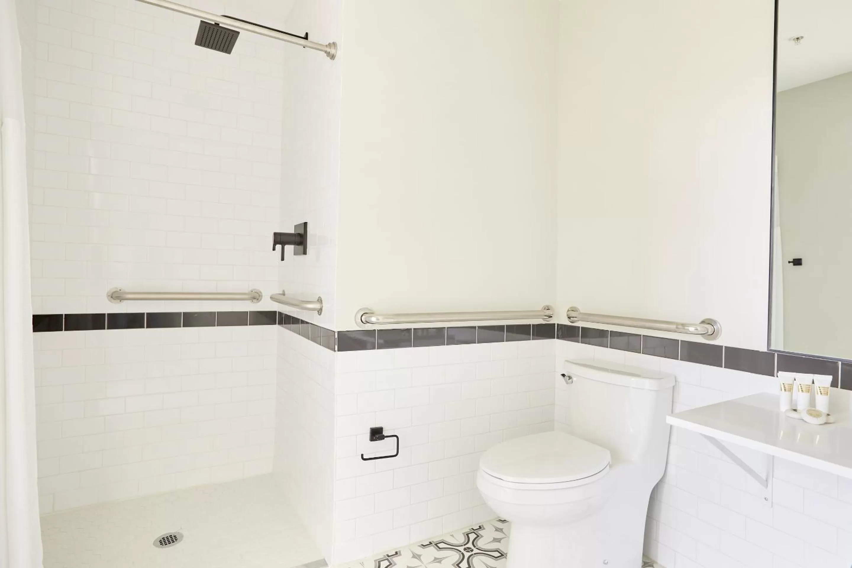 Living room, Bathroom in Sonder The Palace