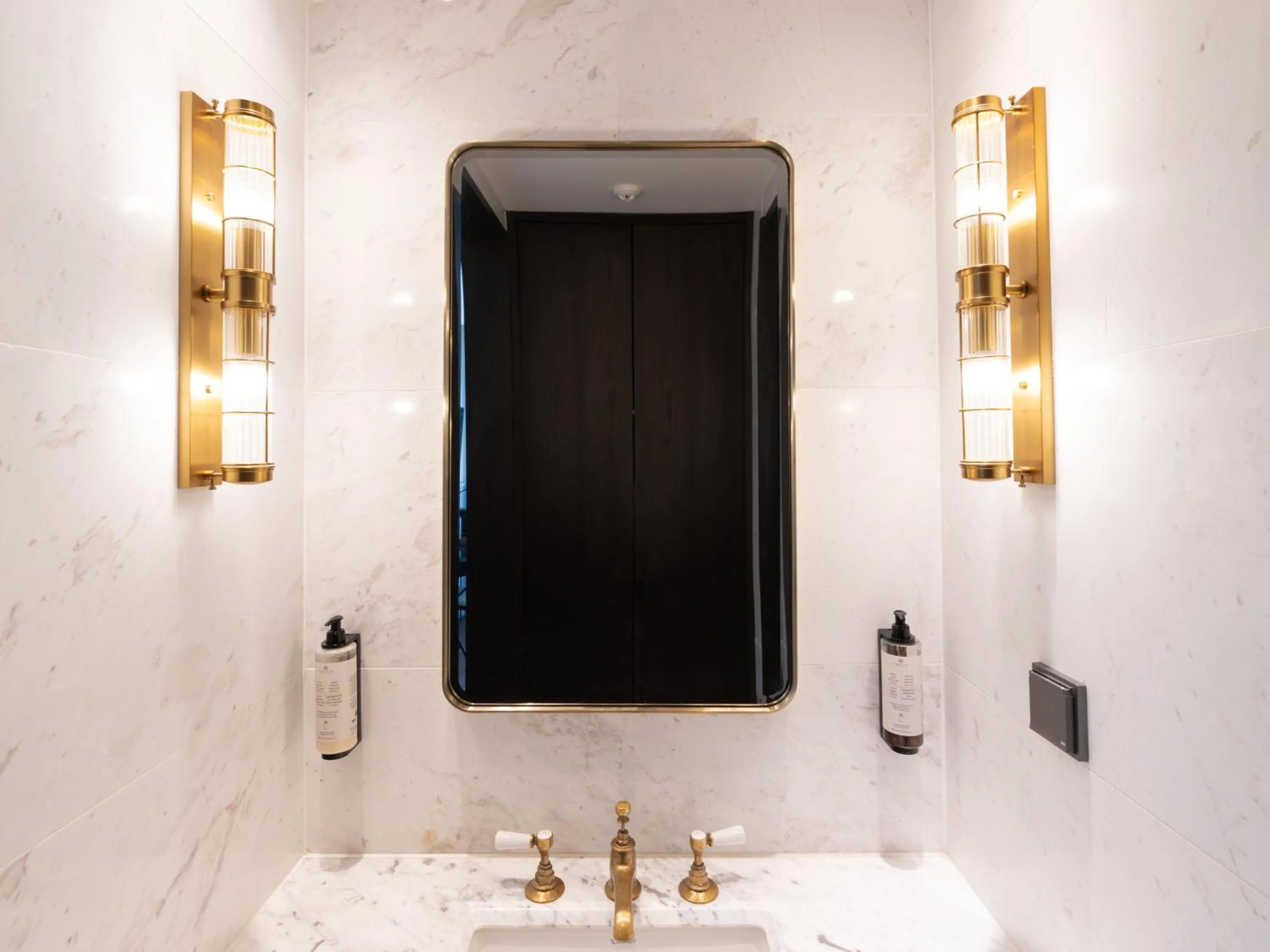 Toilet in Hotel Crescendo Seoul