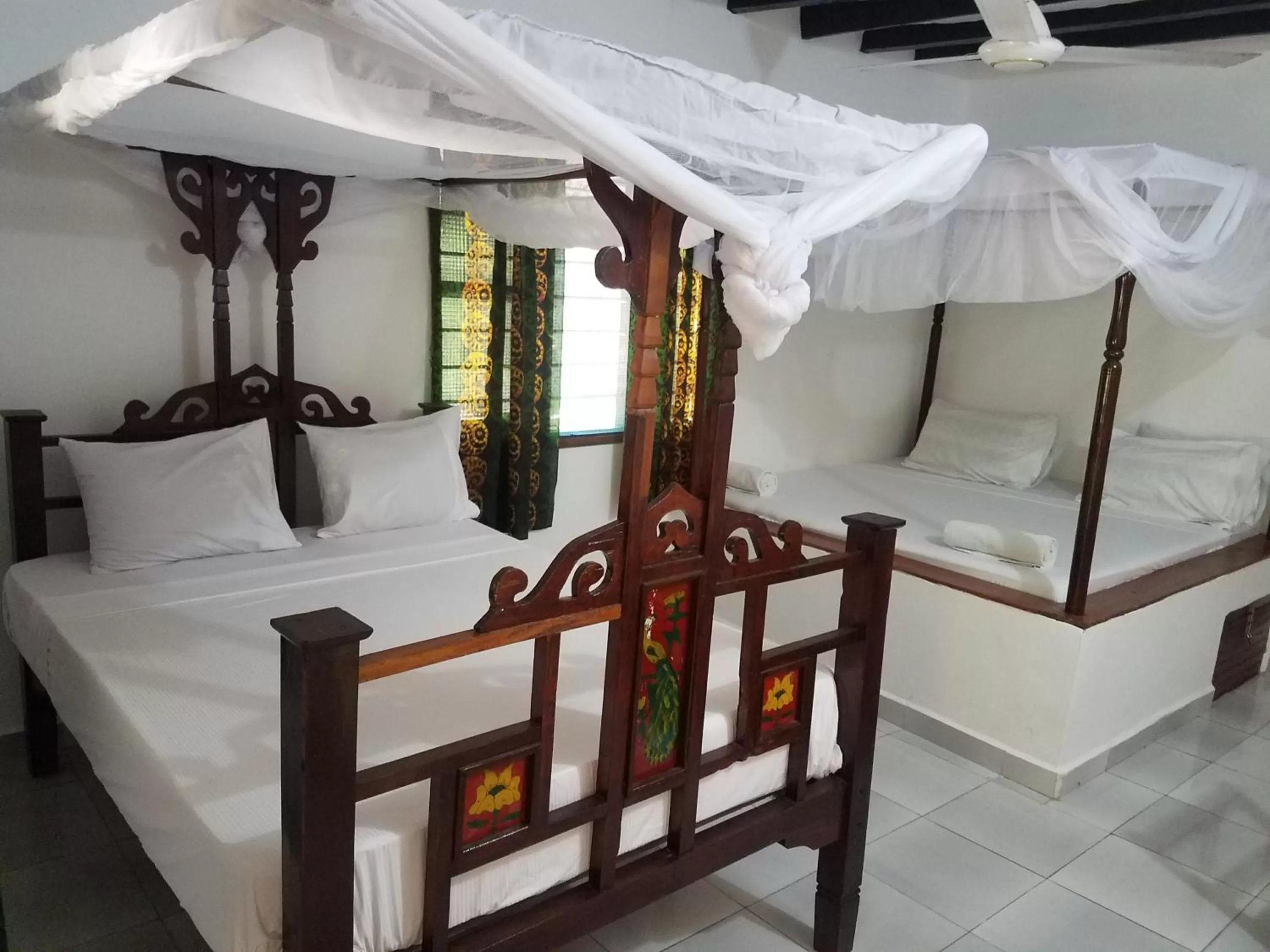 Baraka Aquarium Bungalows