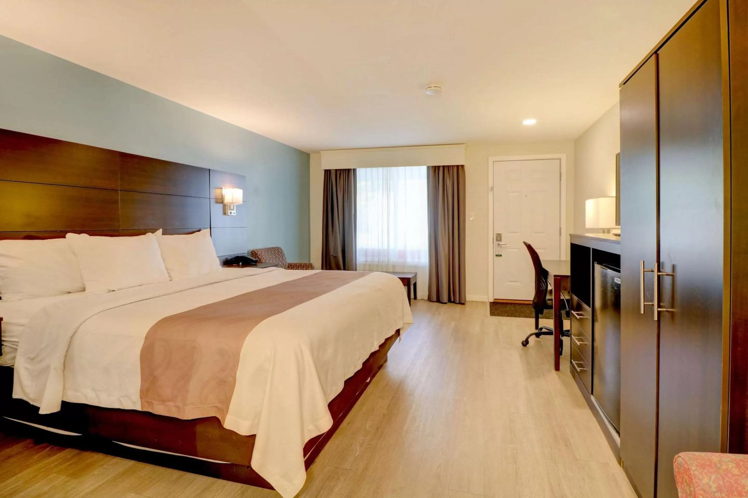 Bedroom, Bed in Quality Inn & Suites Lincoln I-93