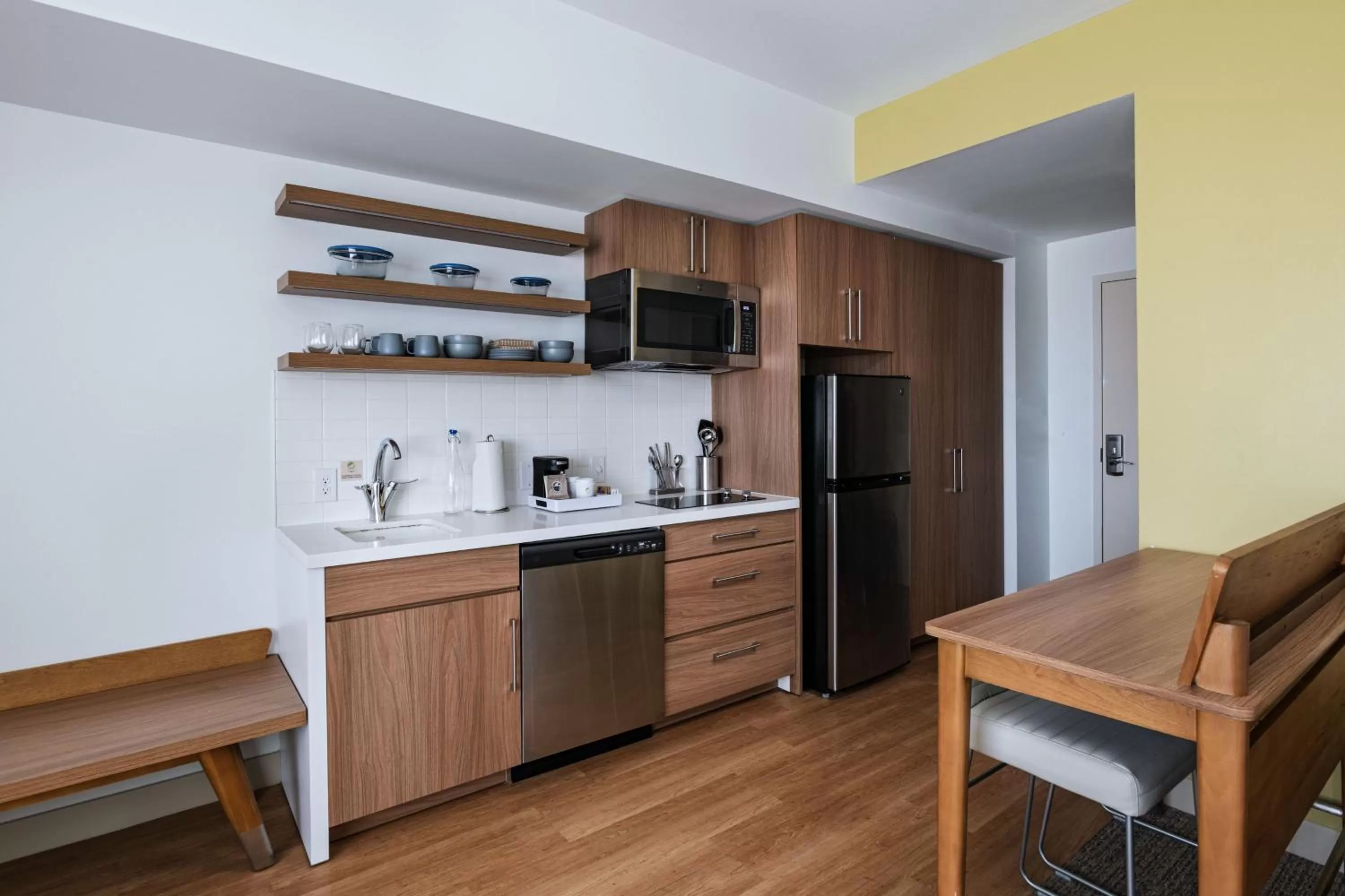 Kitchen or kitchenette in Element Dallas Las Colinas