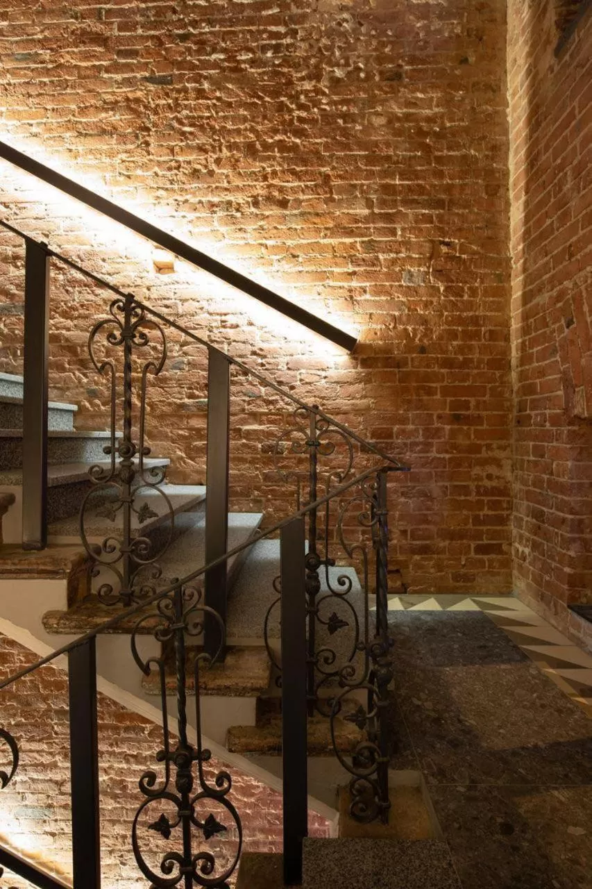 Property building in Four Rooms City