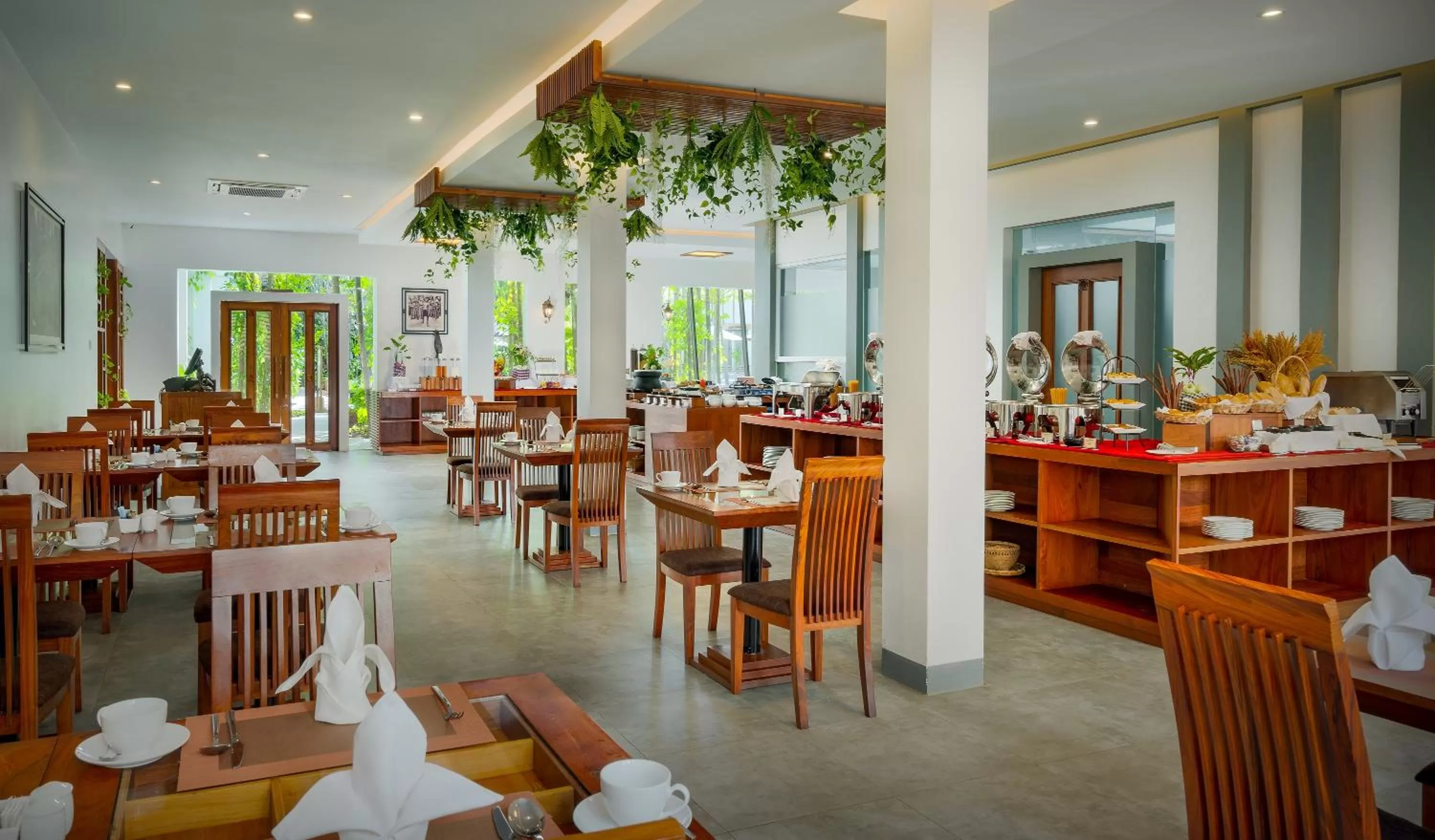 Restaurant/places to eat in Koulen Hotel