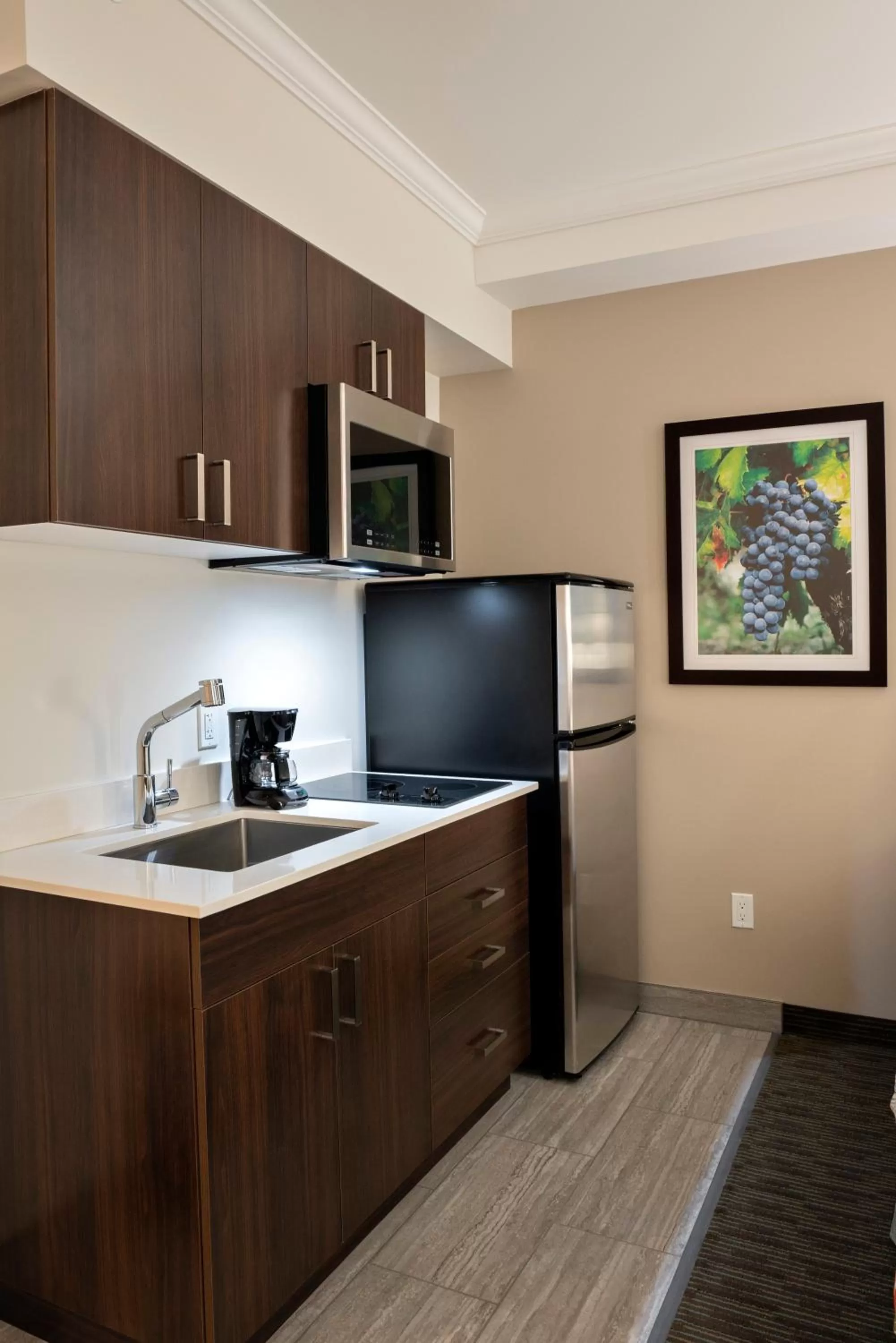 Kitchen or kitchenette in Coast Oliver Hotel
