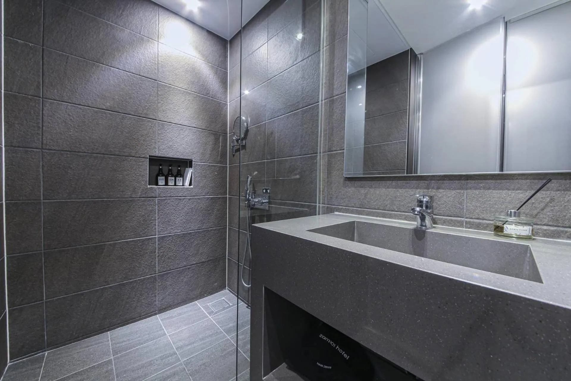 Shower, Bathroom in Zam101Hotel