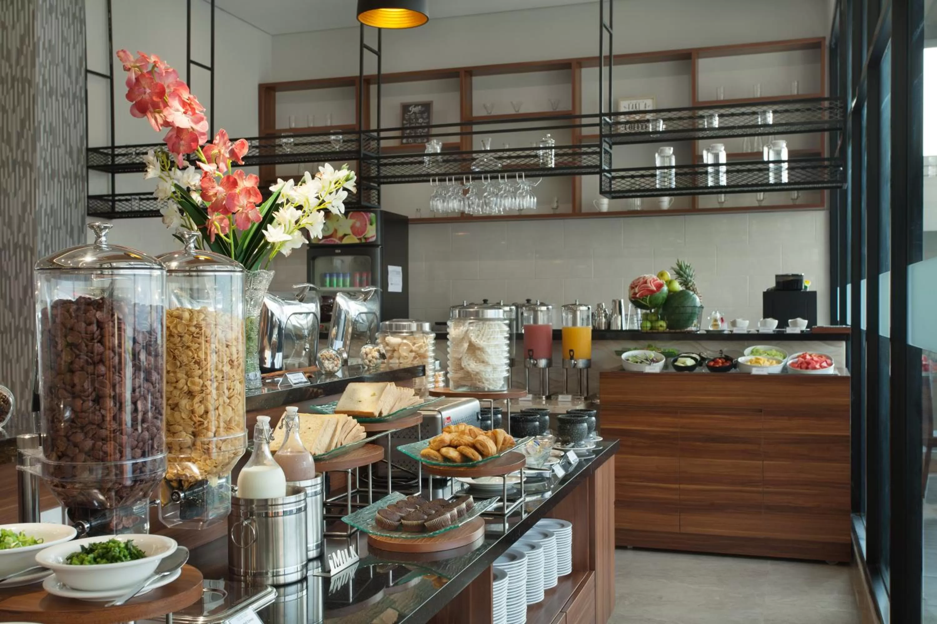 Restaurant/places to eat in favehotel Hasyim Ashari Tangerang