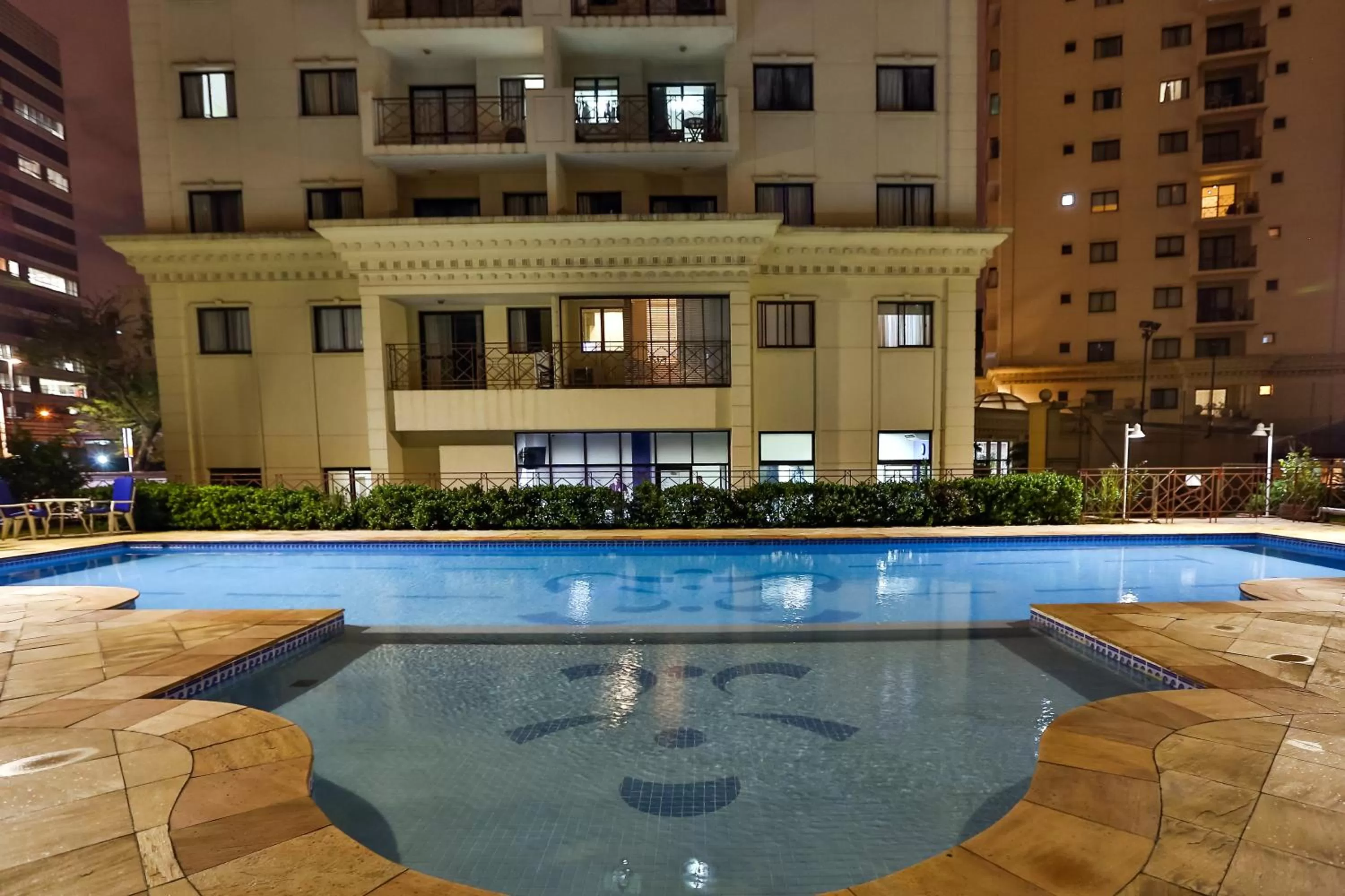 Swimming pool in Quality Suites Vila Olimpia