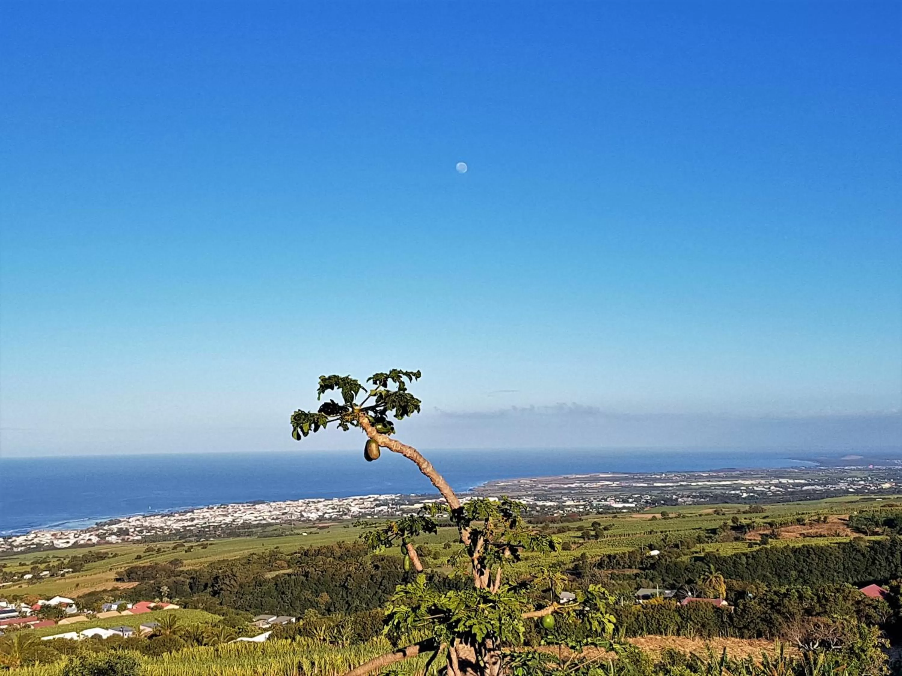 City view in Hôtel Le Soleil Couchant