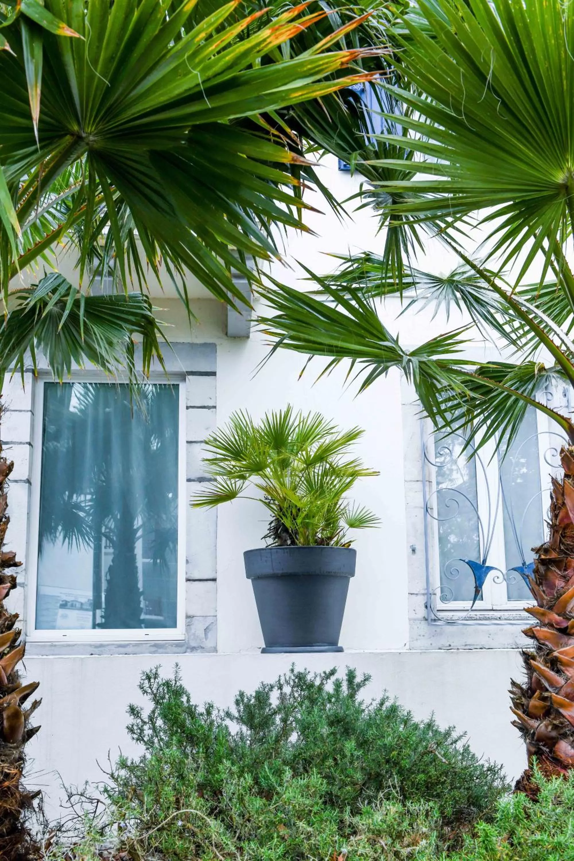 Facade/entrance in Logis Hôtel & Restaurant La Villa Bleue