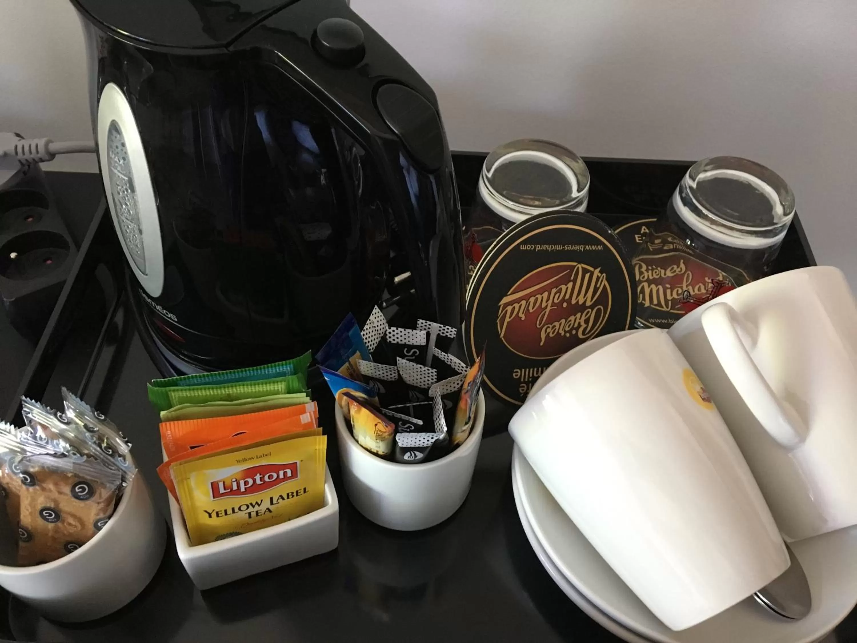 Coffee/tea facilities in Les Chambres Lauryvan