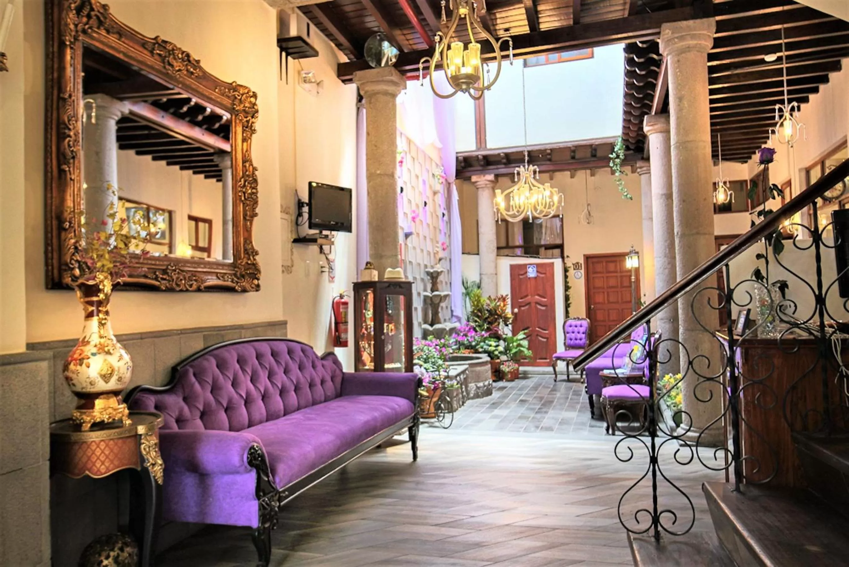 Patio in Hotel Colonial San Agustin
