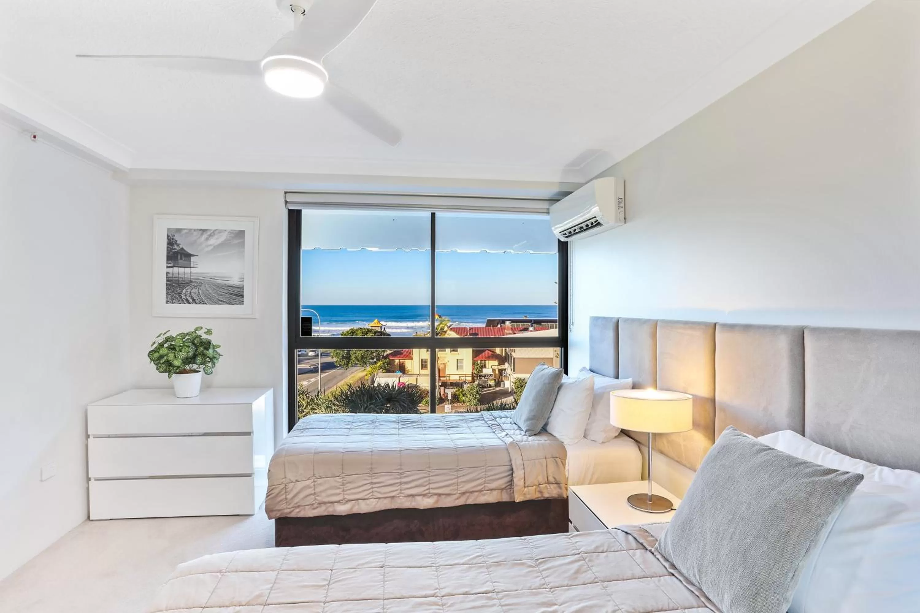 Bedroom, Bed in De Ville Apartments