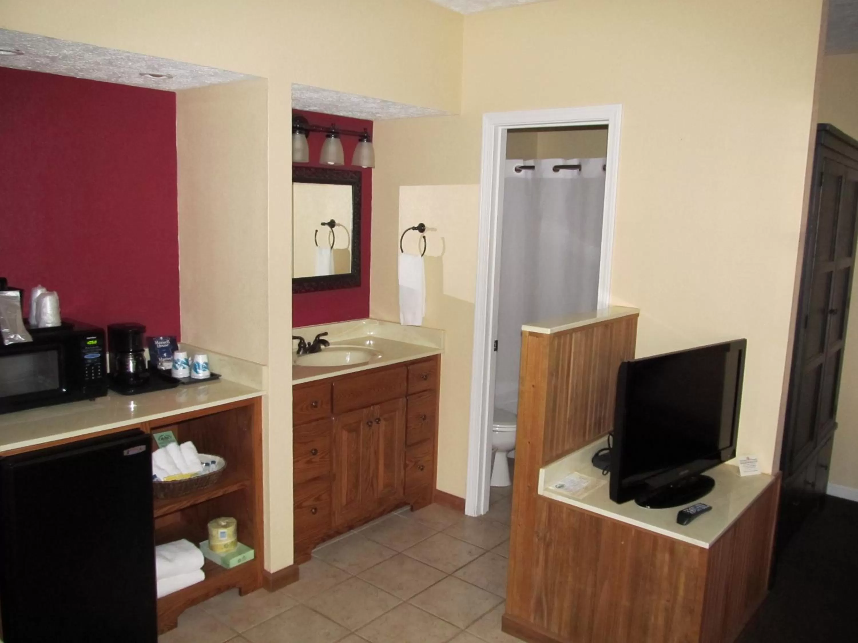 Photo of the whole room in Jonathan Creek Inn and Villas