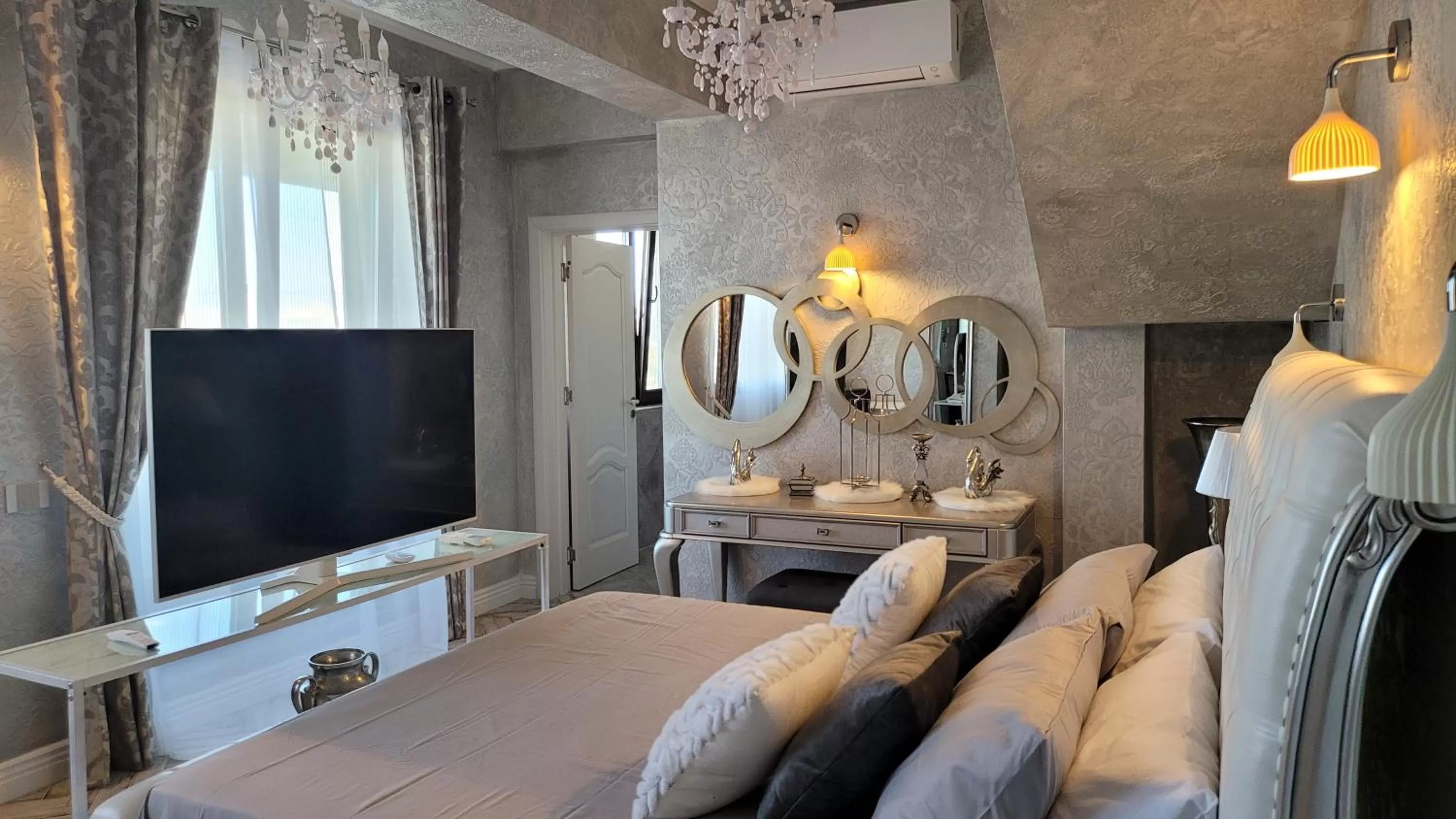 TV and multimedia, TV/Entertainment Center in Terrace Suites Iasi