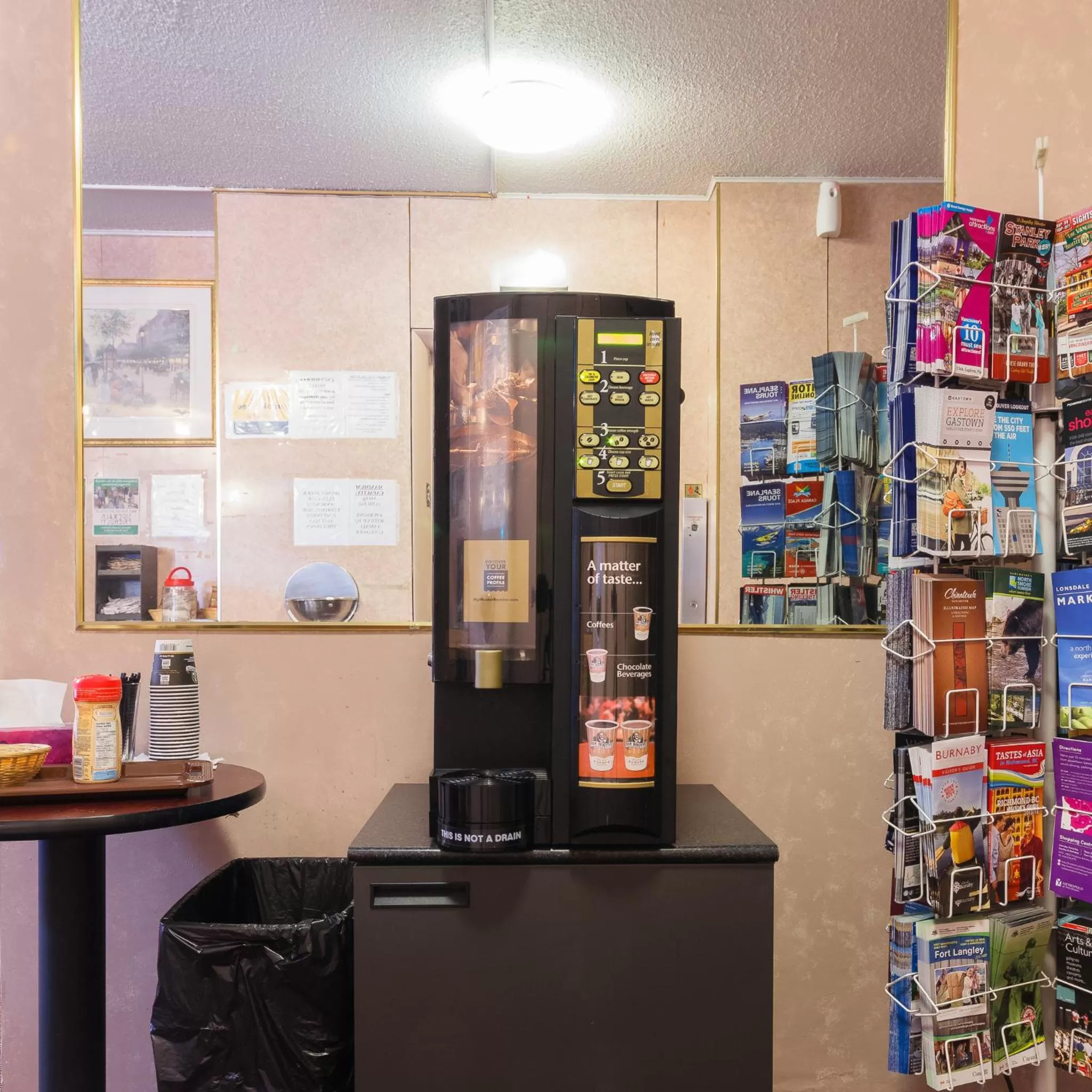 Coffee/tea facilities in English Bay Hotel