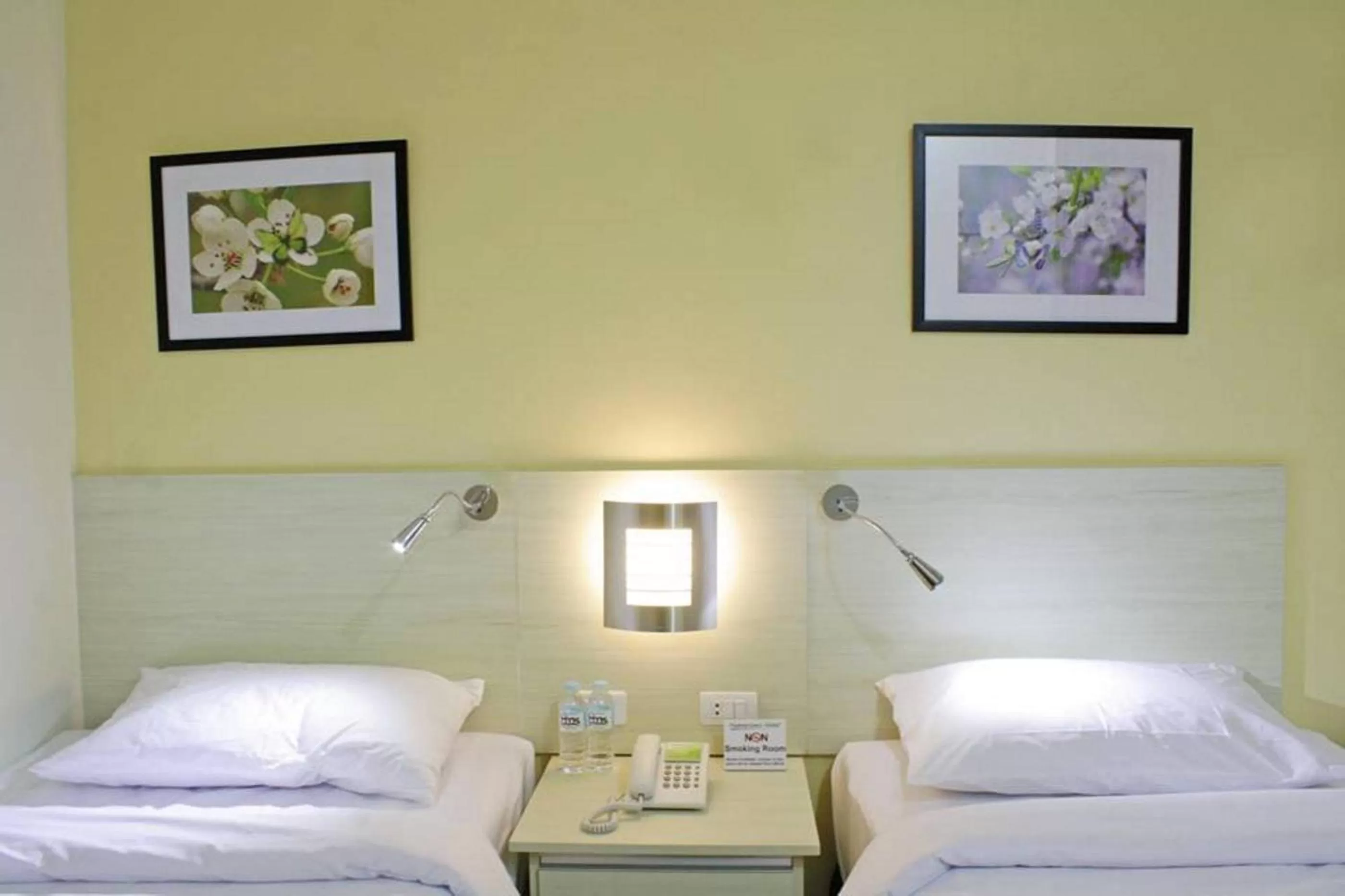 Bedroom, Bed in Hamersons Hotel Cebu