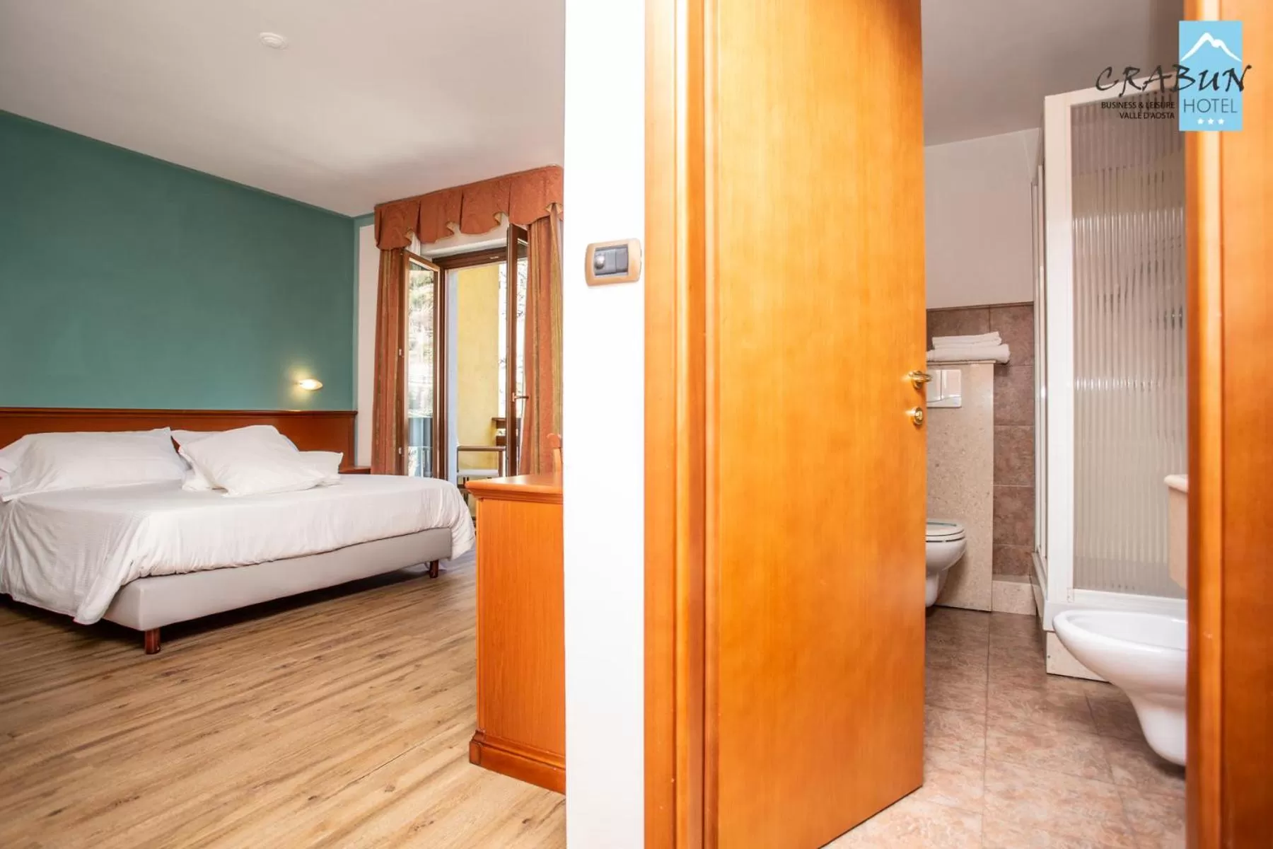 Bathroom, Bed in Crabun Hotel