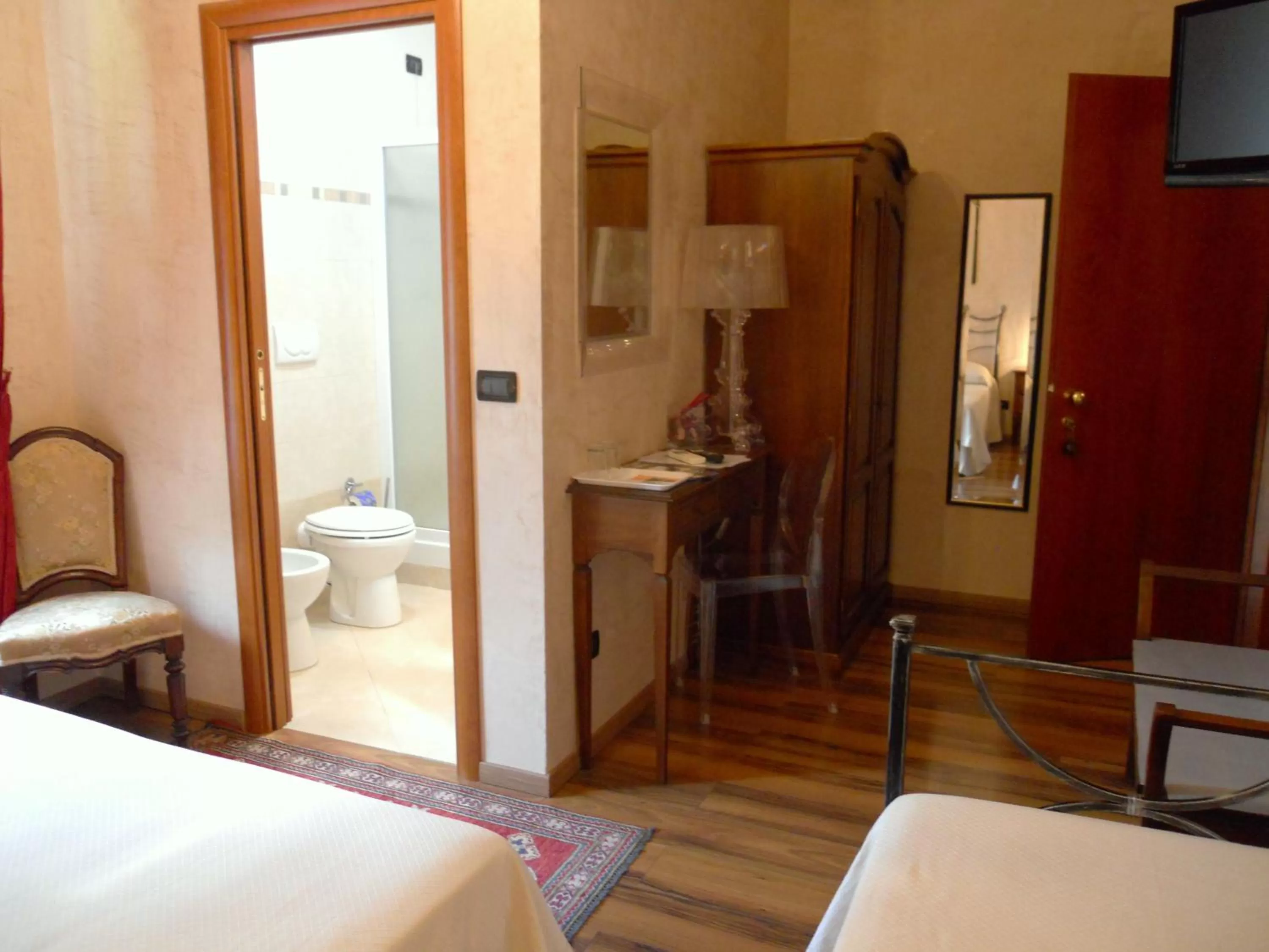 Bathroom, Bed in Locanda Villa Moderna