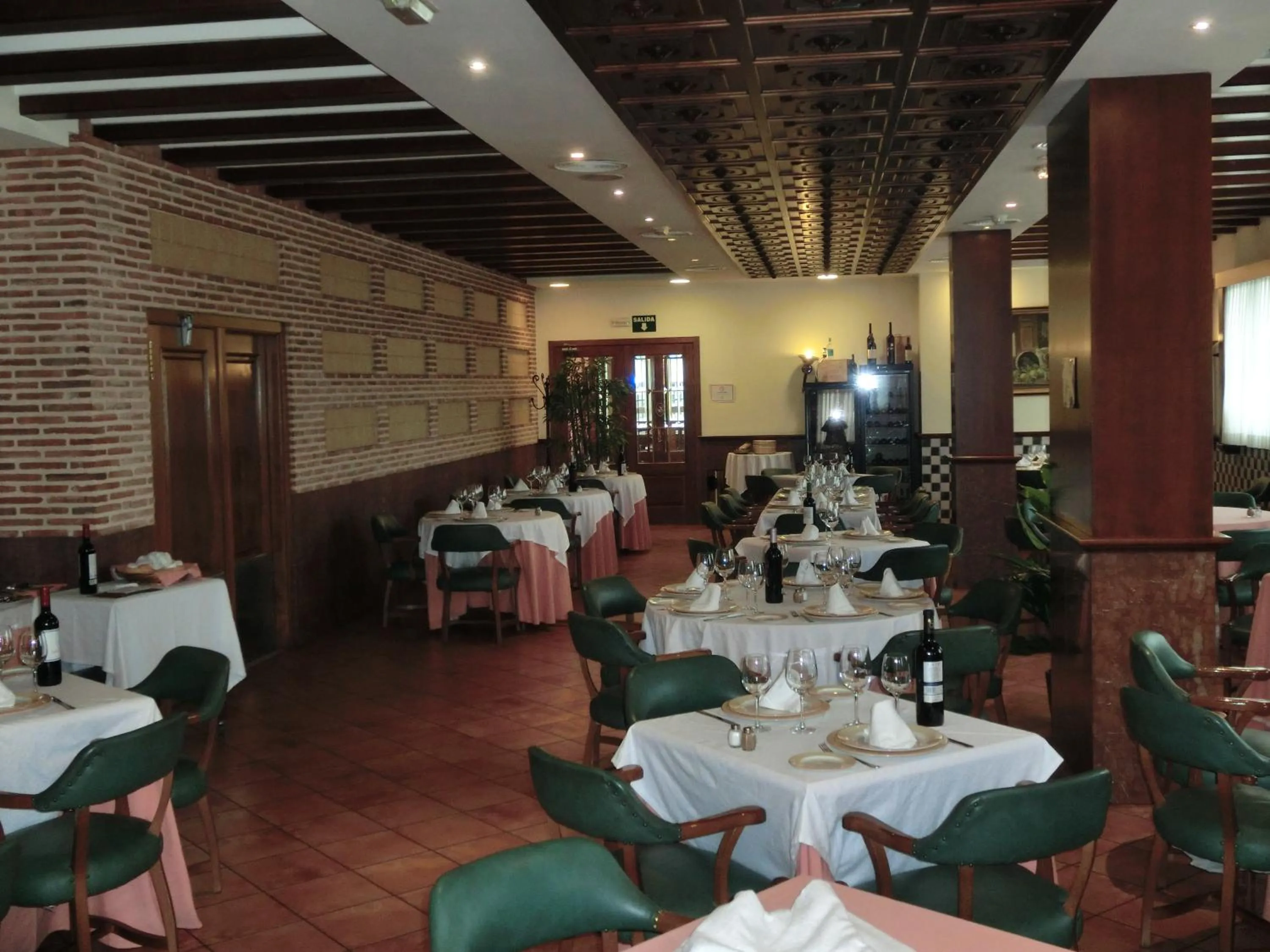 Restaurant/places to eat in Hotel Lozano