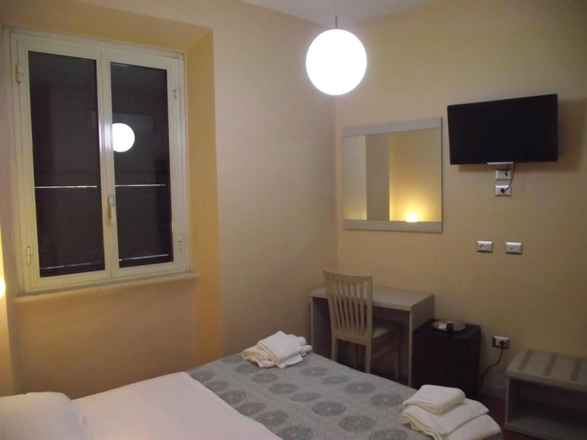 Photo of the whole room, Bed in Hotel Elide