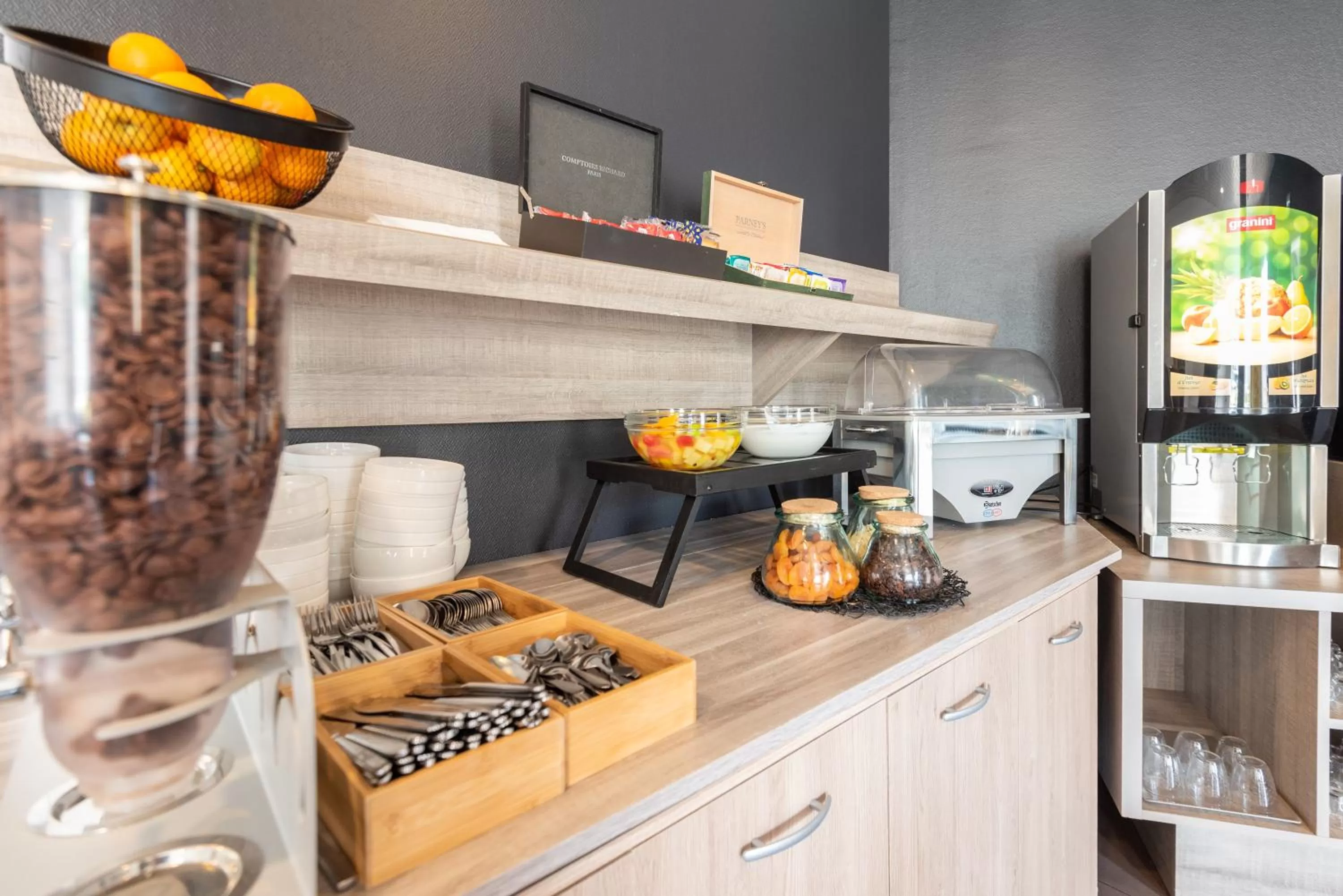 Food and drinks in Zenitude Hôtel-Résidences Narbonne Centre