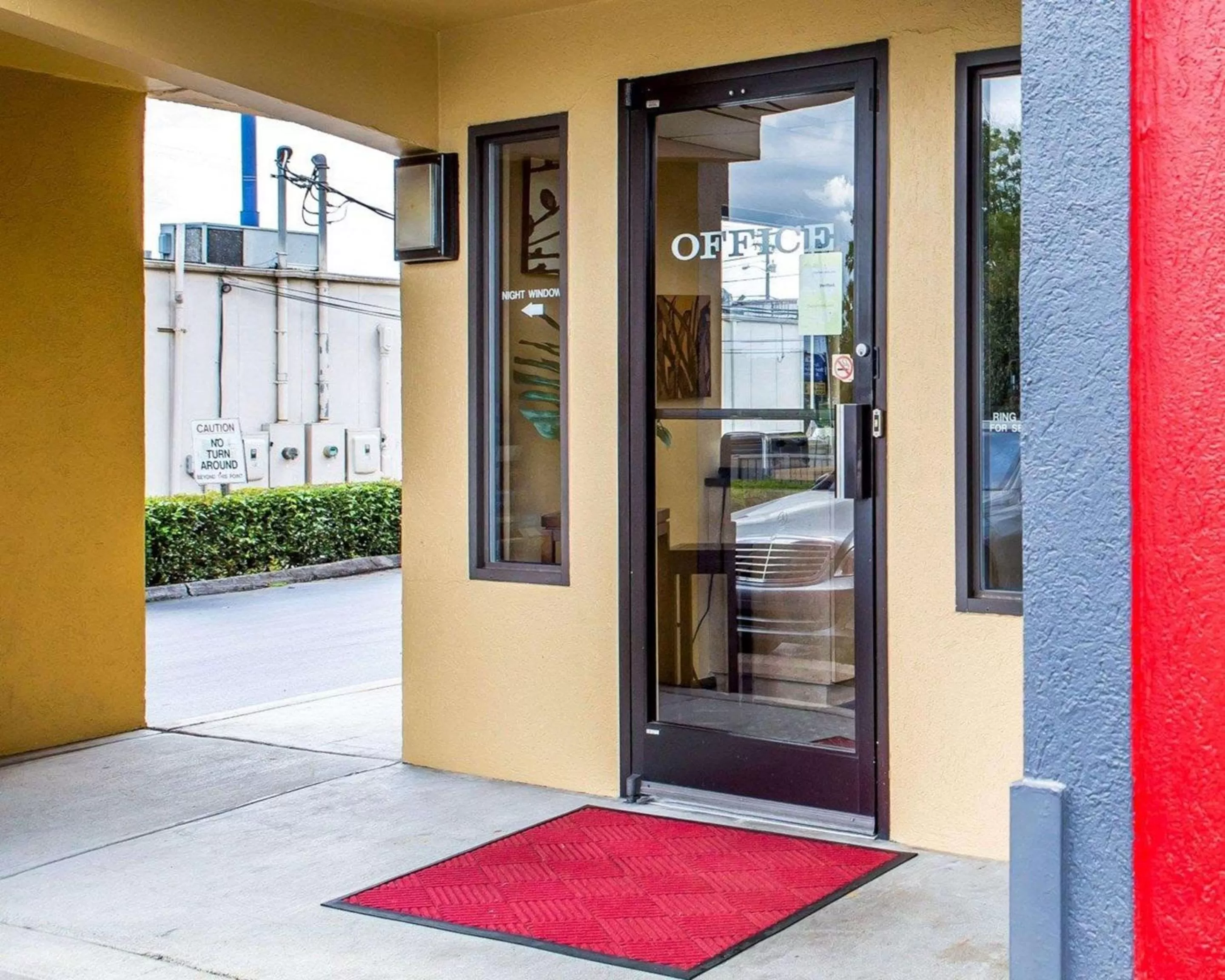 Property building in Econo Lodge Knoxville North