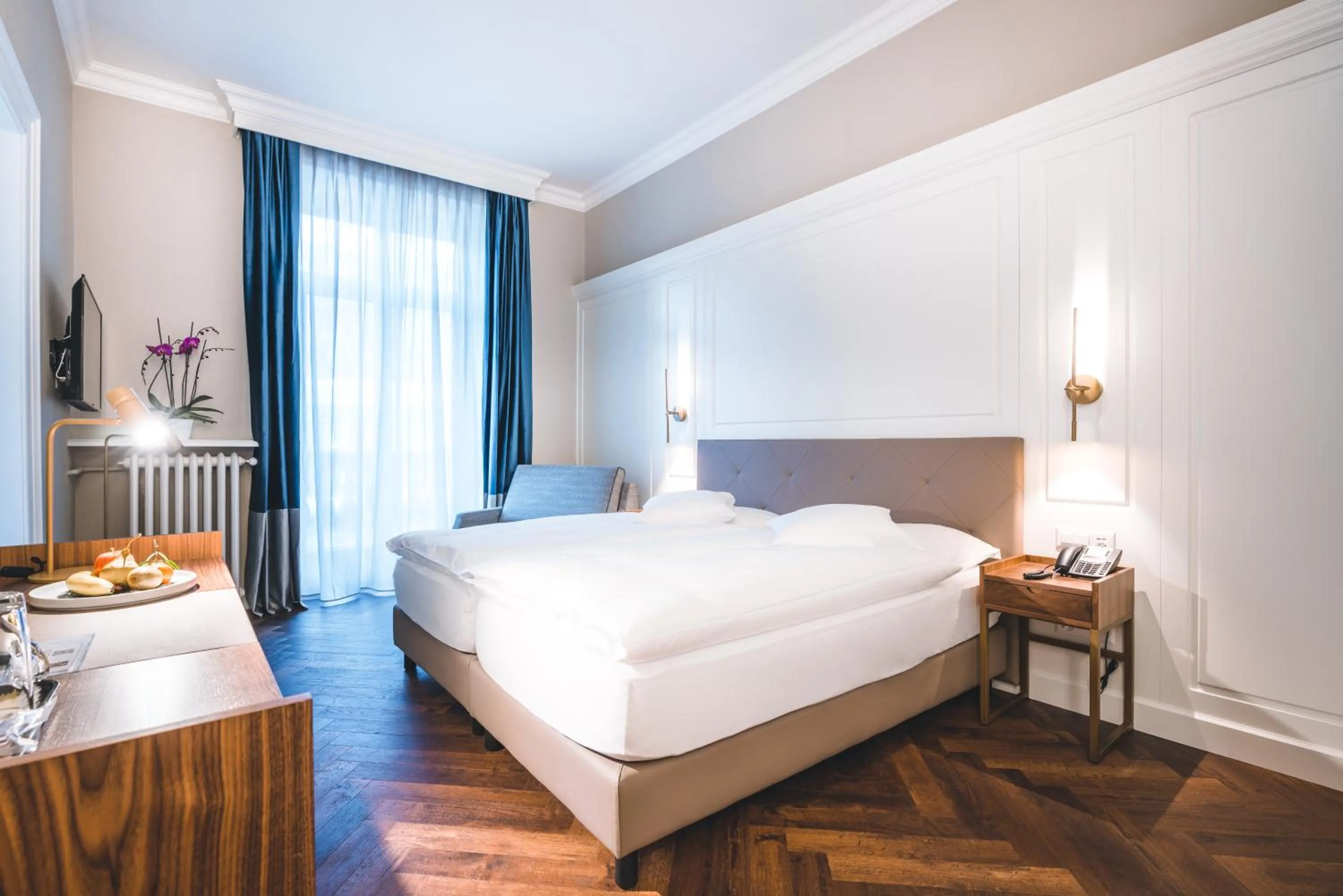 Photo of the whole room, Bed in Hotel Reine Victoria