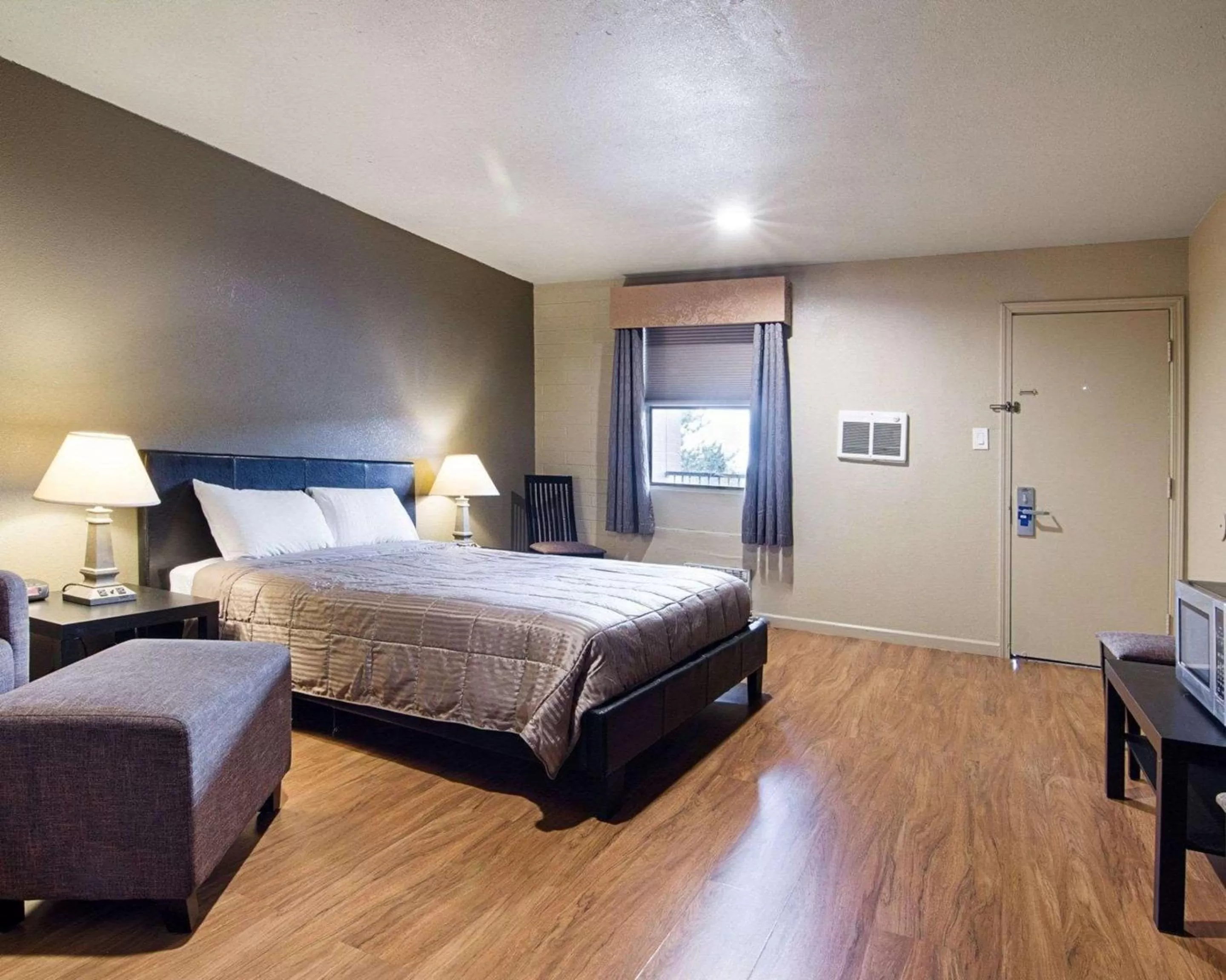 Photo of the whole room in Rodeway Inn Flagstaff East Route 66