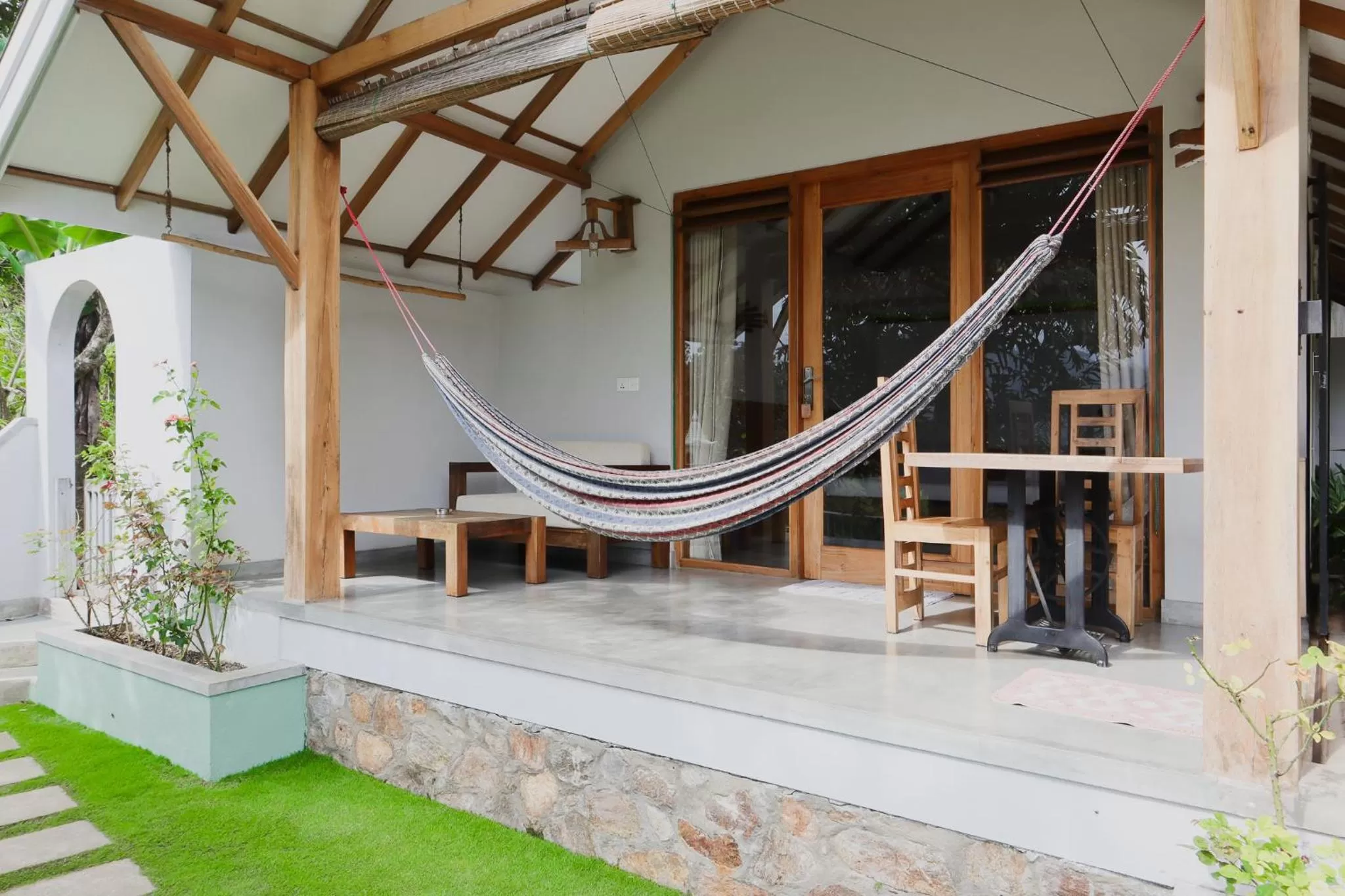 Patio in The One Ella