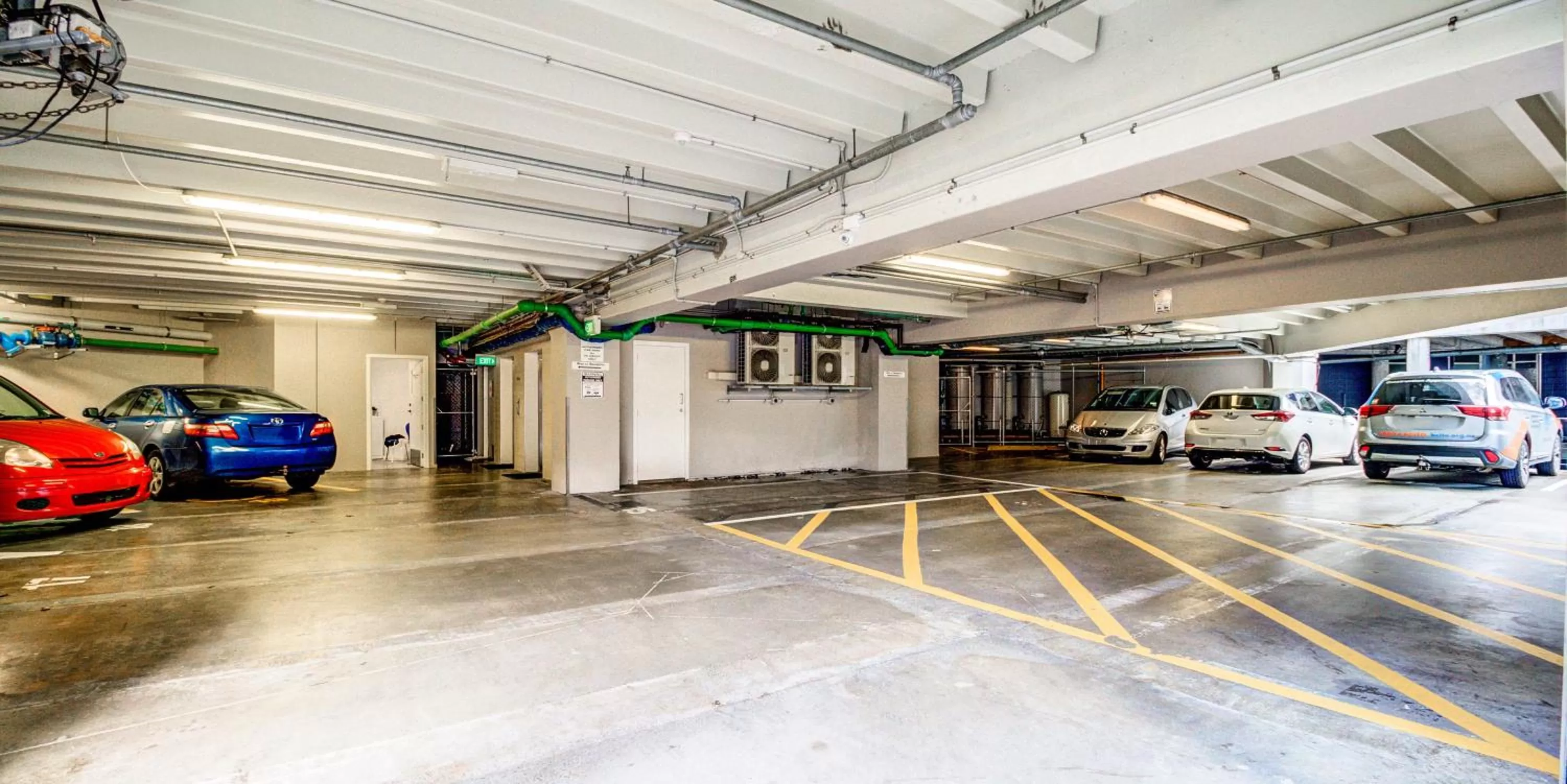 Parking in VR Queen Street Hotel & Suites