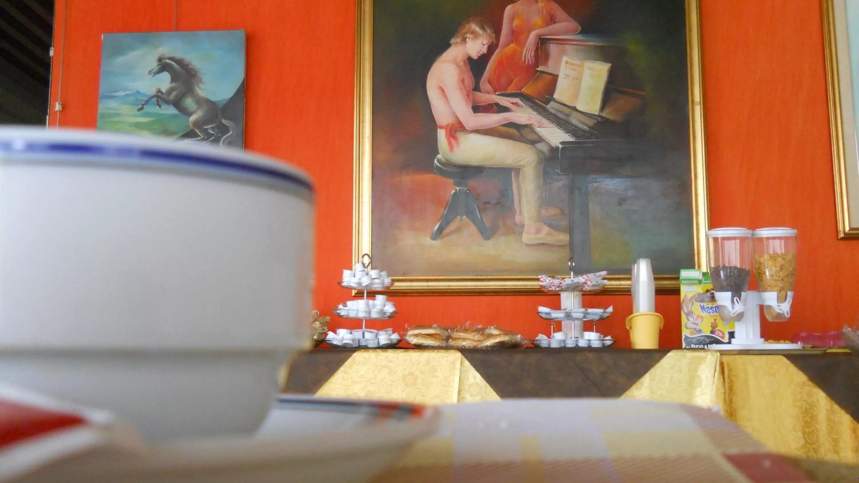 Food and drinks in Hotel Diana