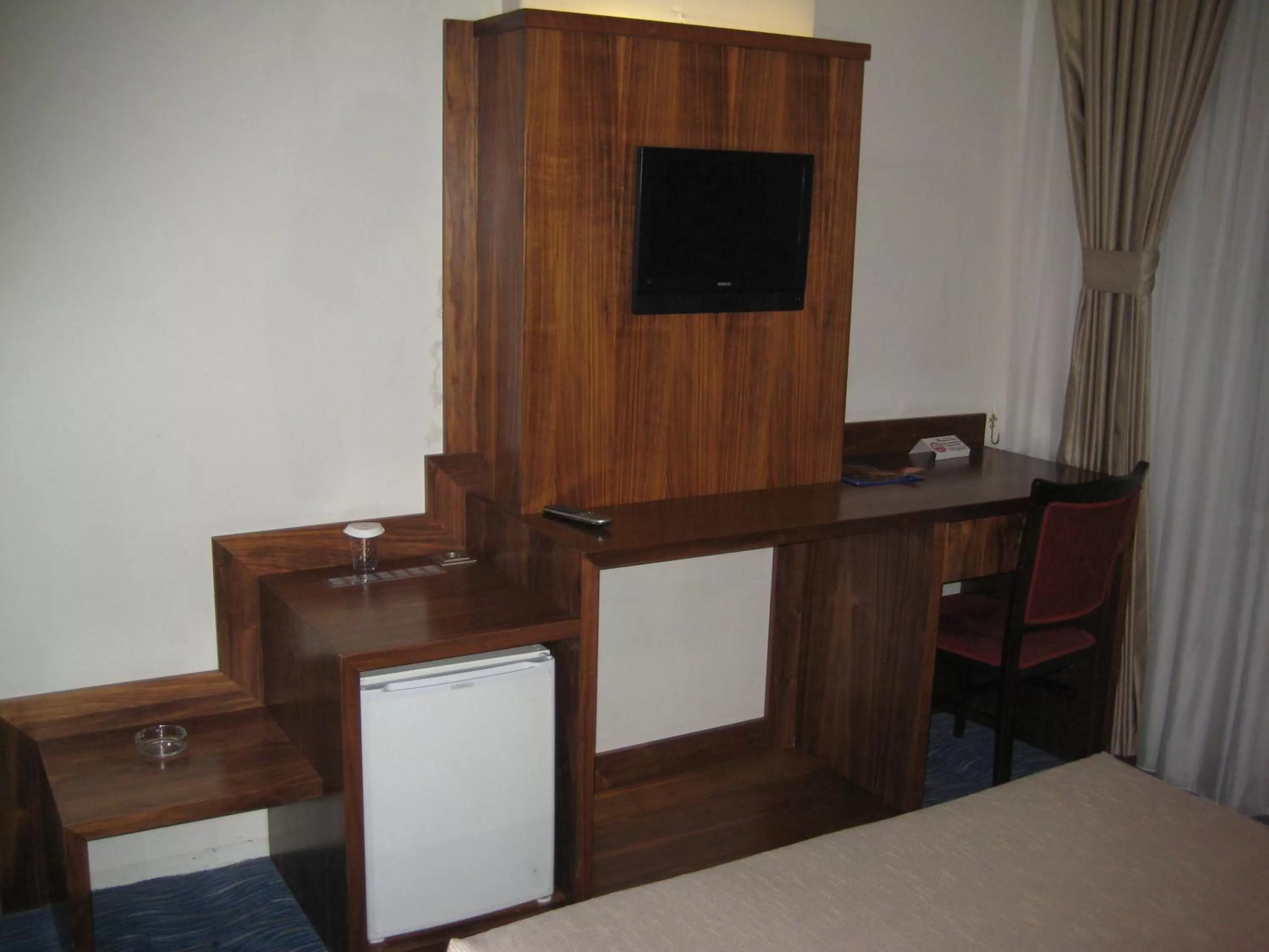 TV and multimedia, Coffee/Tea Facilities in Miroglu Hotel