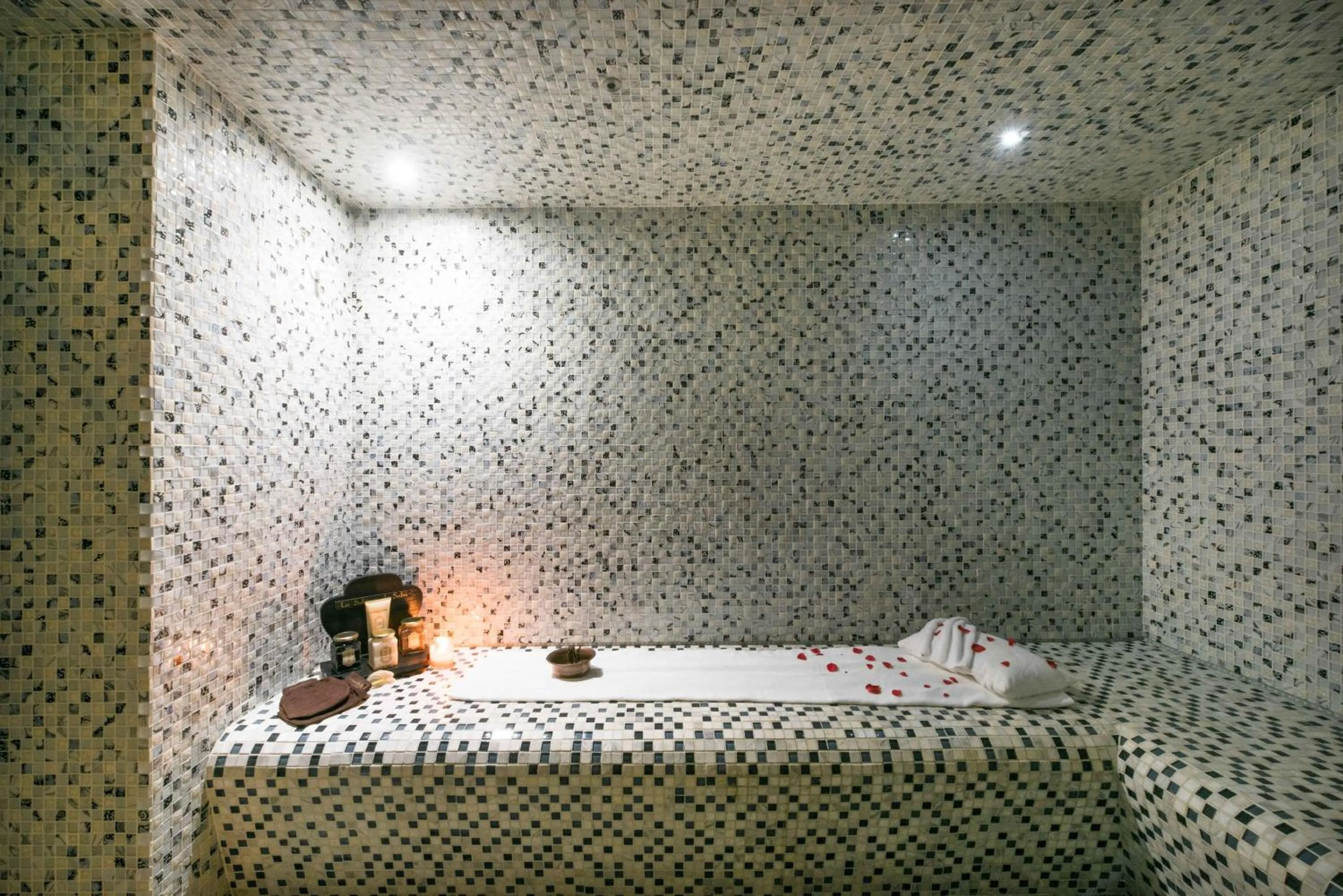 Spa and wellness centre/facilities, Bed in The Residence Mauritius