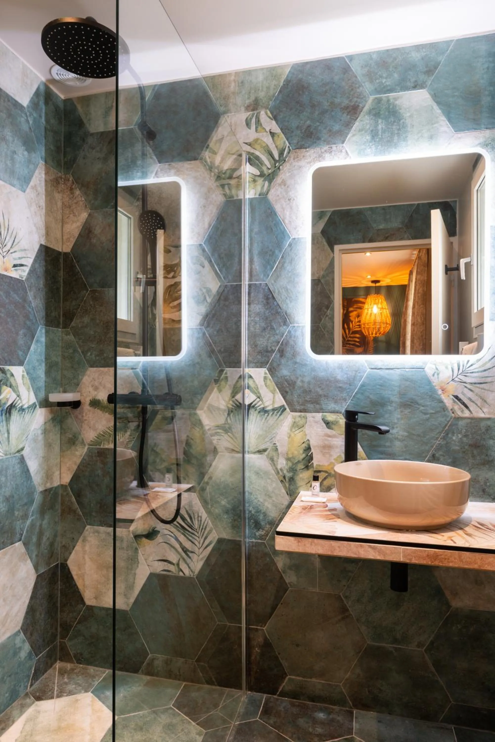 Bathroom in The Originals Boutique, Parc Hôtel, Orléans Sud