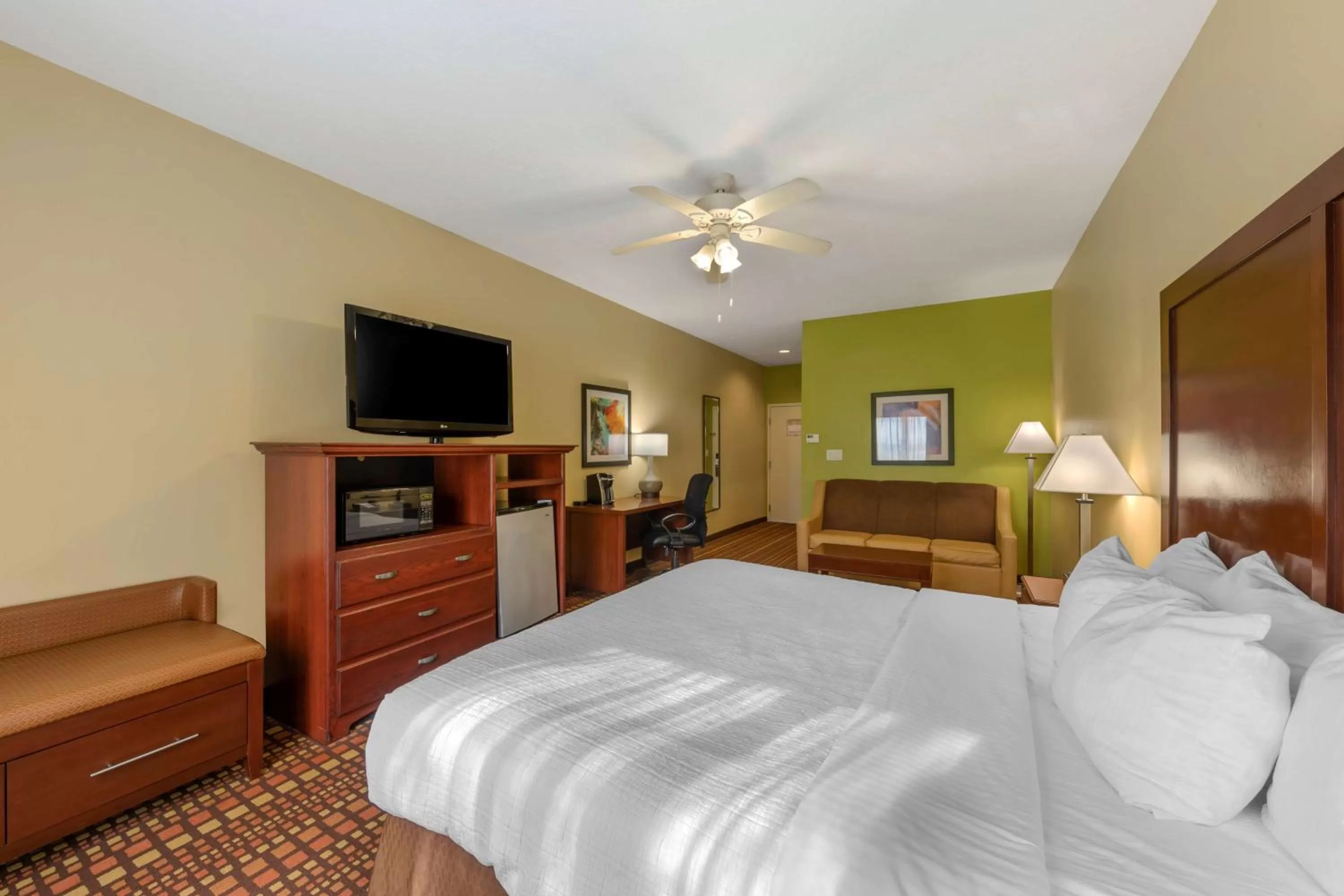 Bedroom, Bed in Best Western Plus Gadsden Hotel & Suites