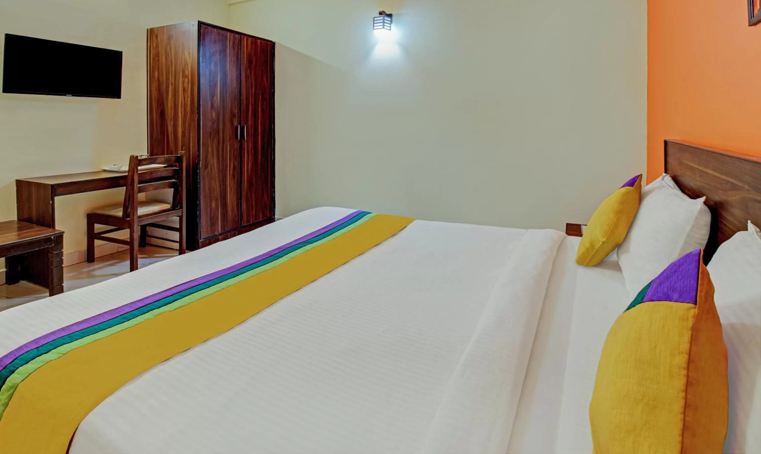 Bed in Itsy By Treebo - Royal Monarch