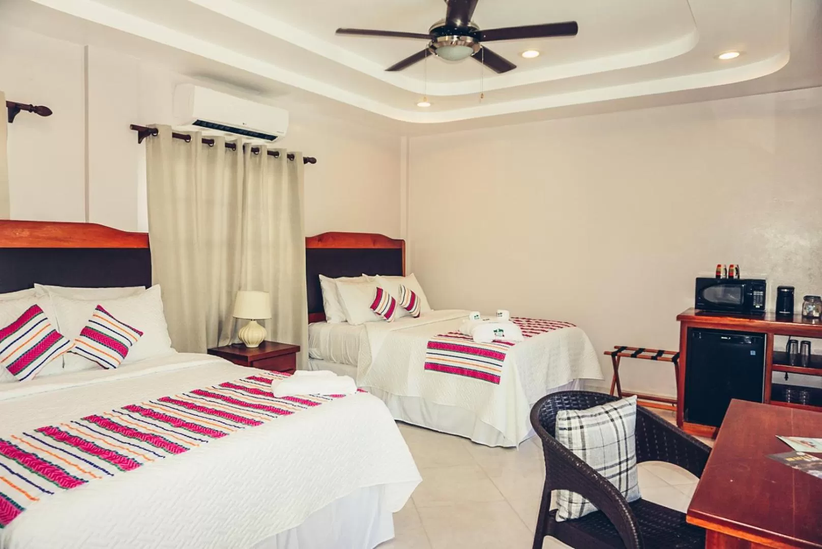 Bedroom, Bed in La Isla Resort