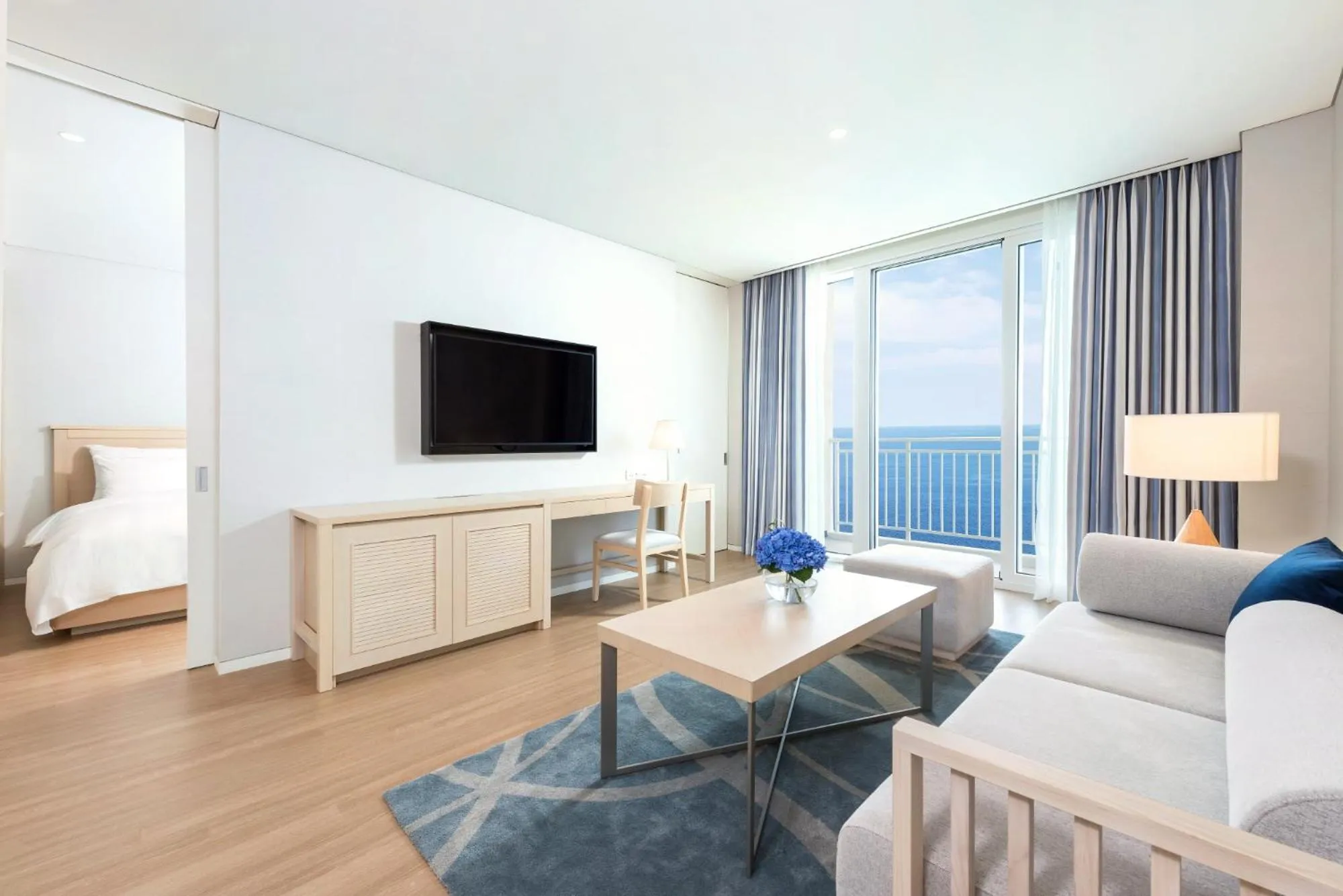 Bed in Lotte Resort Sokcho