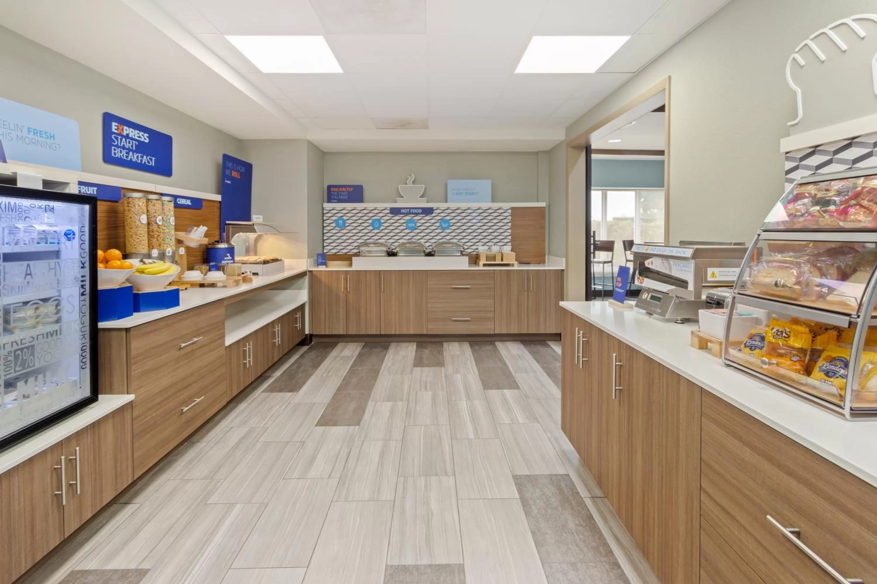 Lounge or bar in Holiday Inn Express Hotel & Suites Largo-Clearwater by IHG