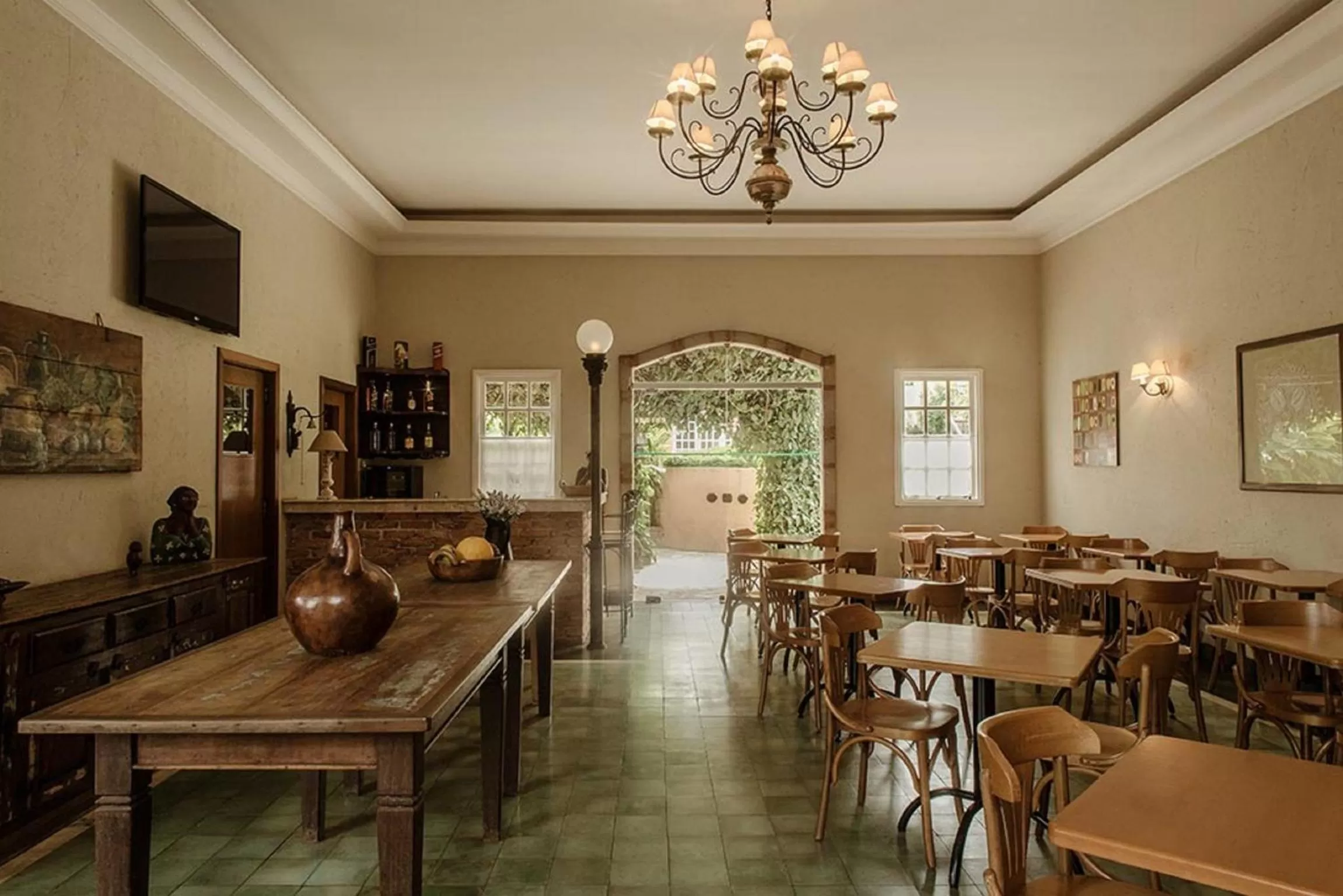 Restaurant/Places to Eat in Vila Real Hotel