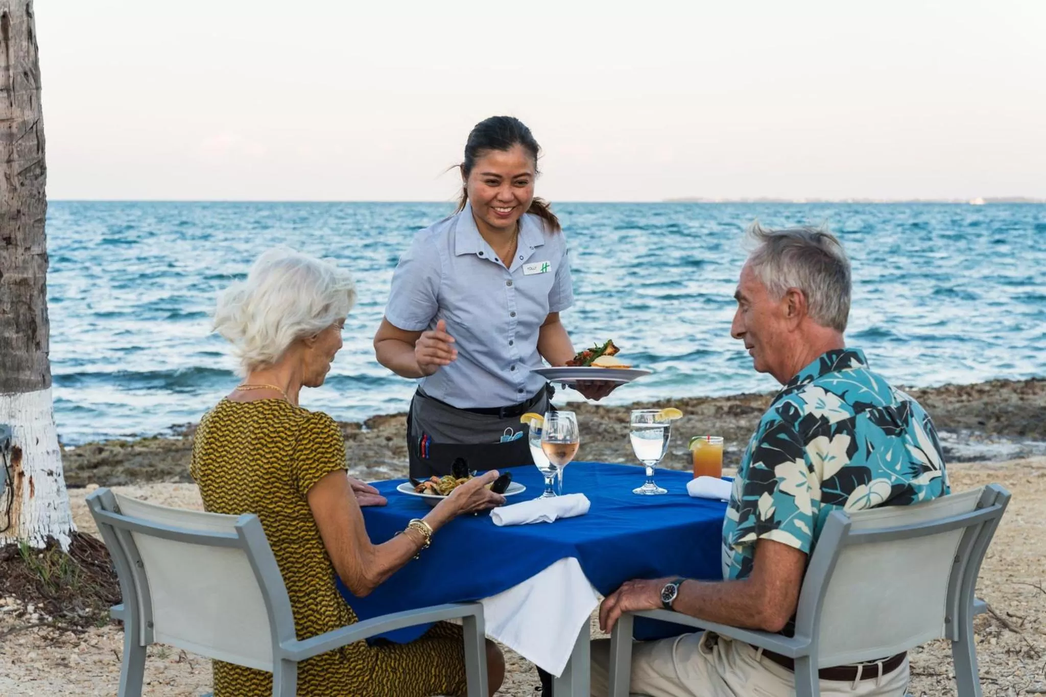 Restaurant/places to eat in Holiday Inn Resort Grand Cayman by IHG