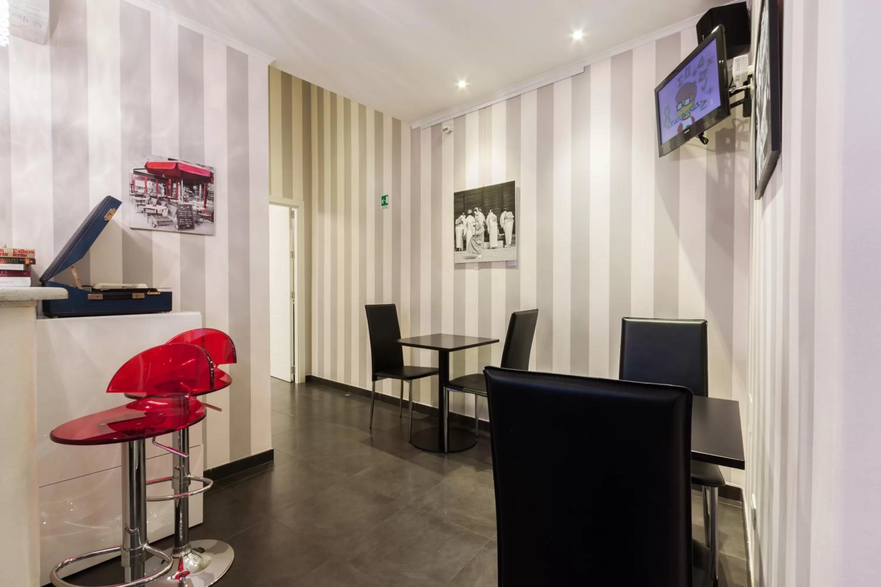 Communal lounge/ TV room in Deko Rome