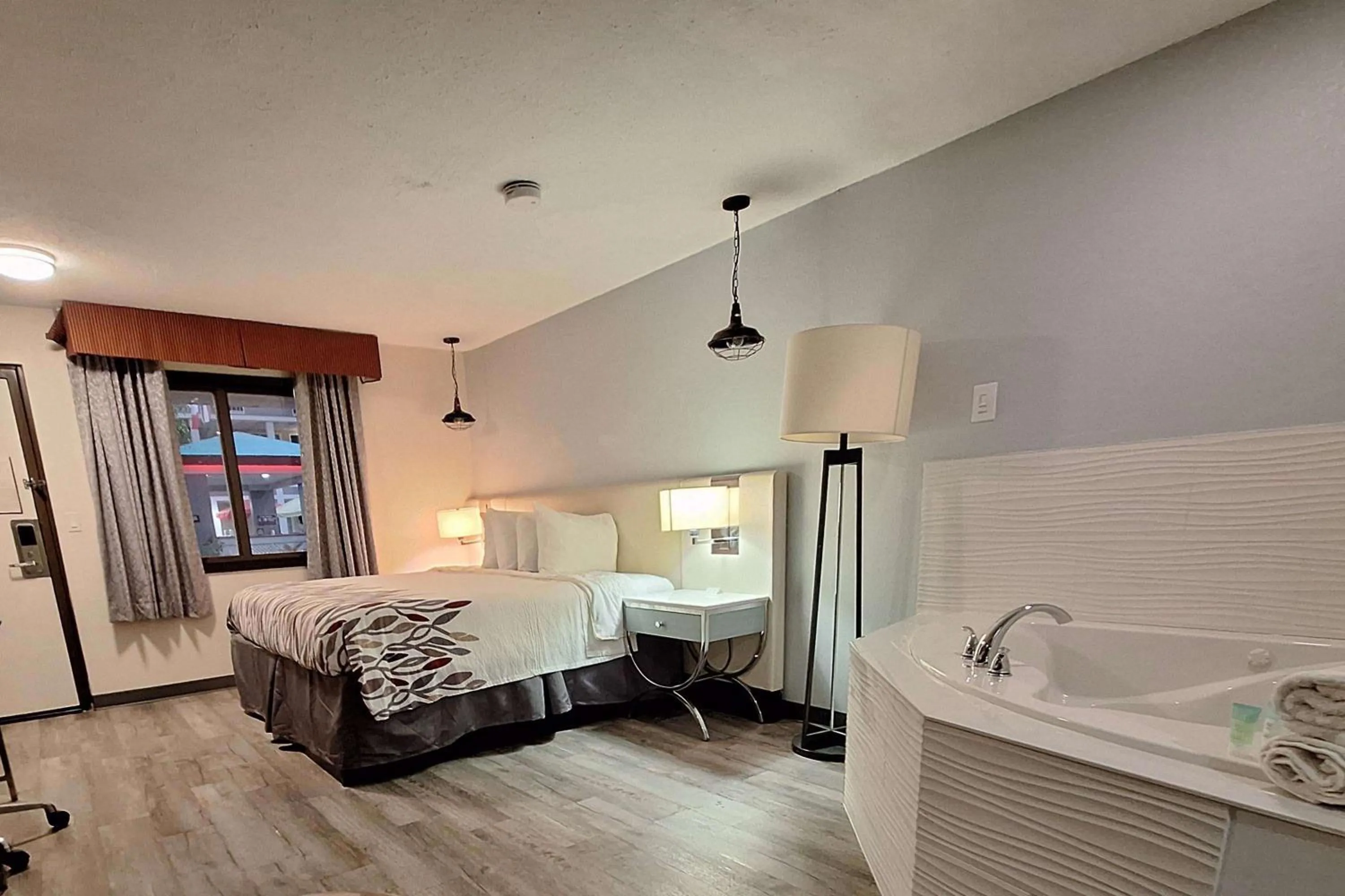 TV and multimedia, Bed in Travelodge by Wyndham Indianapolis Speedway