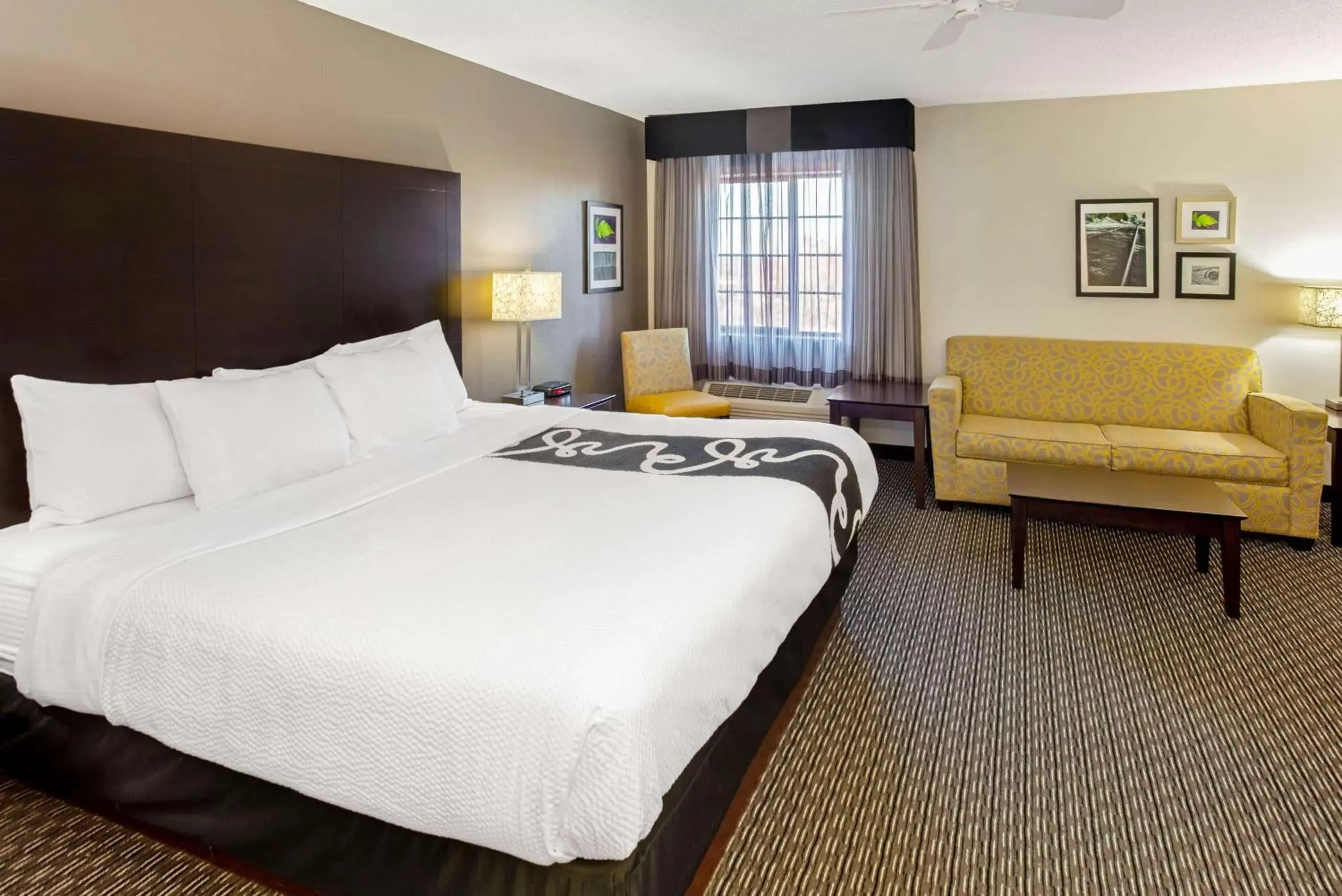 Executive King Room in La Quinta by Wyndham Milwaukee Delafield Executive King Room in La Quinta by Wyndham Milwaukee Delafield