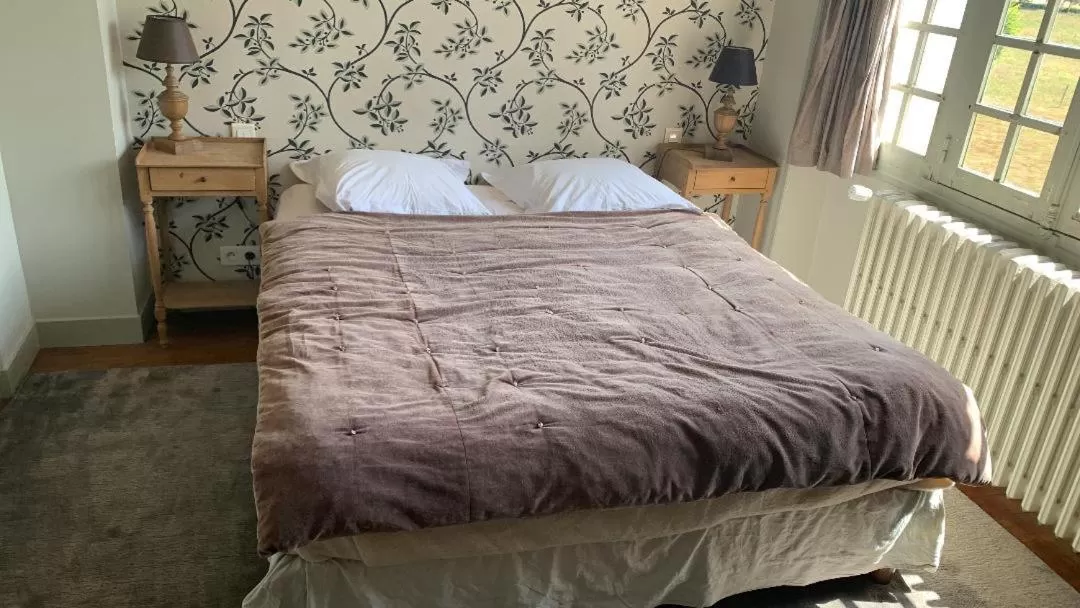 Family Room - 2 Adjacent Rooms with Parc View in Chambres d'Hôtes Manoir de Beaumarchais