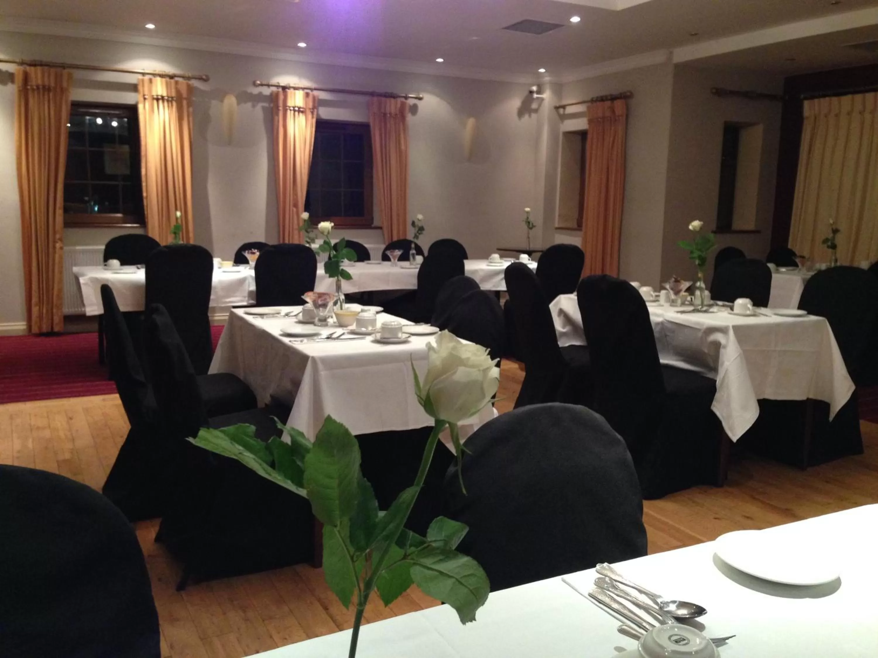 Restaurant/places to eat in Hannon's Hotel