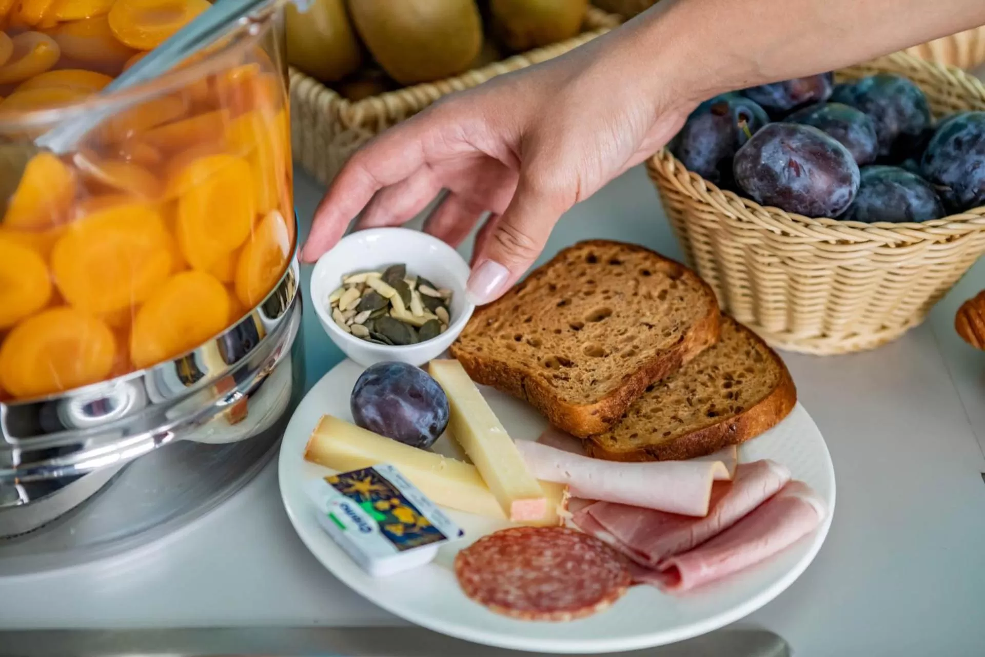 Food and drinks in Hotel Cristal Design