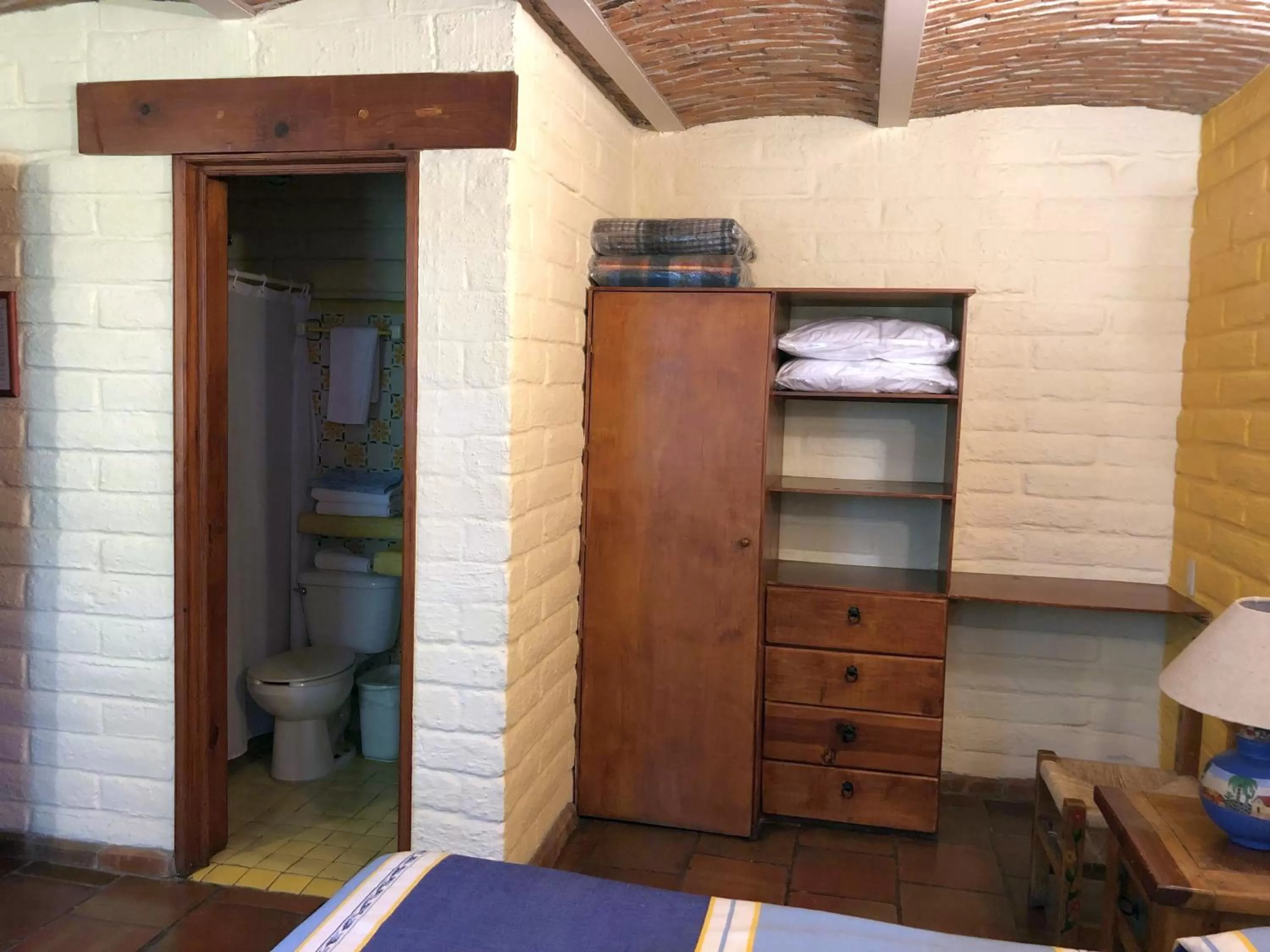 Bathroom, Bed in Casa del Retoño