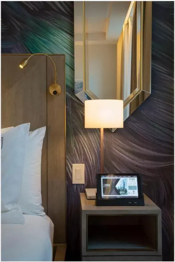 Superior Queen Room in EXchange Hotel Vancouver Superior Queen Room in EXchange Hotel Vancouver