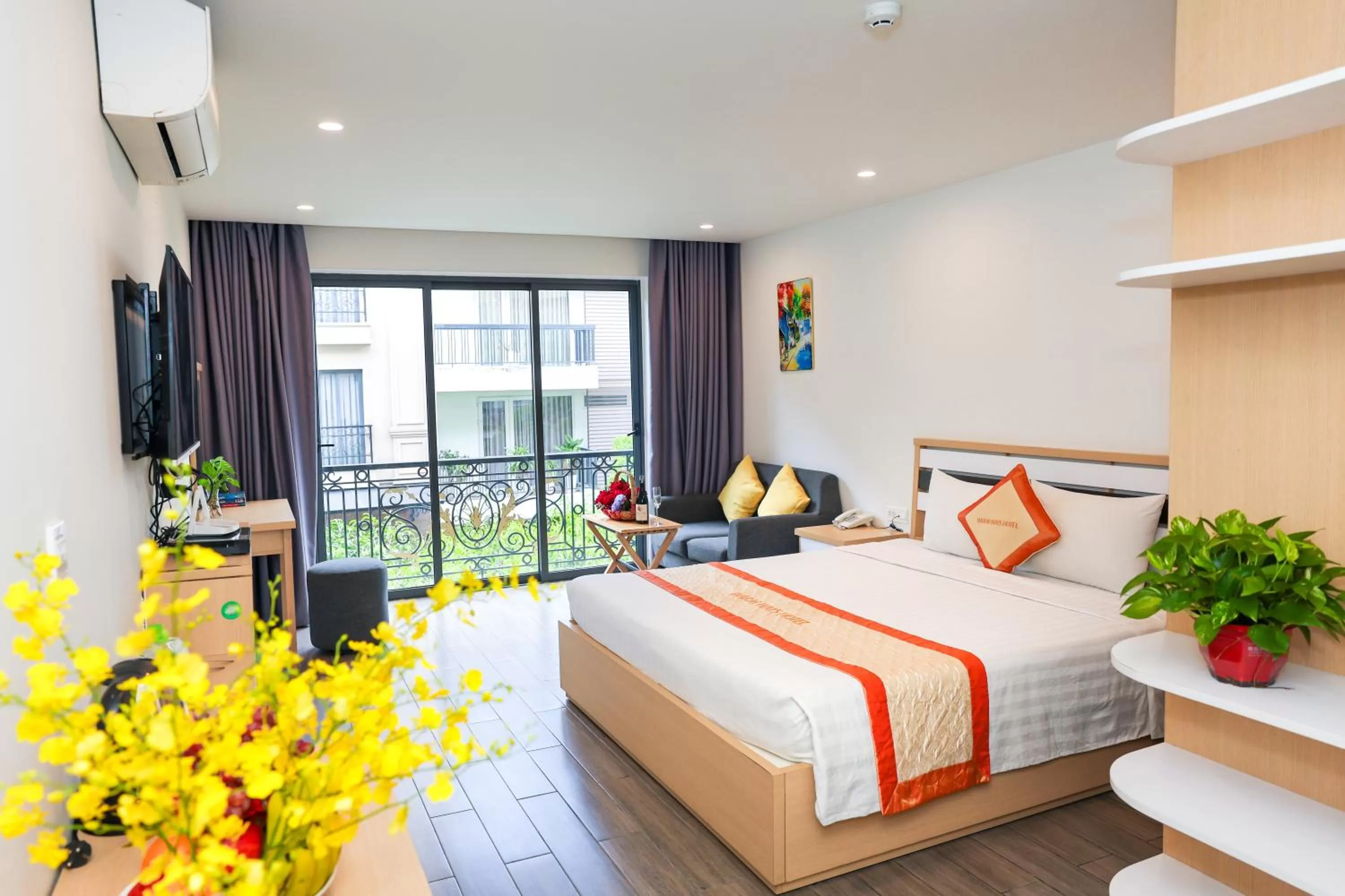 Bed in Warm Ways Hotel & Serviced Apartments